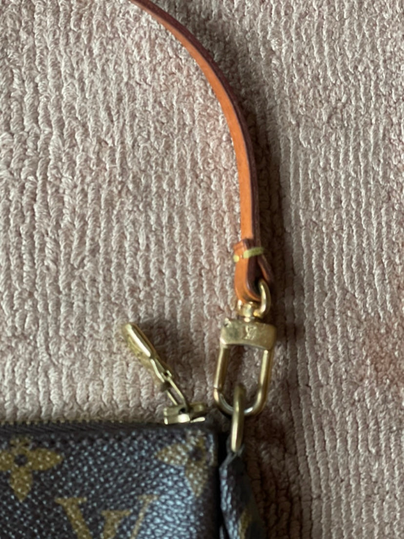 Louis Vuitton pochette accessoire