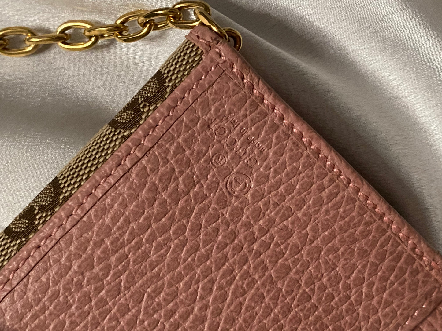 Gucci pochette pink
