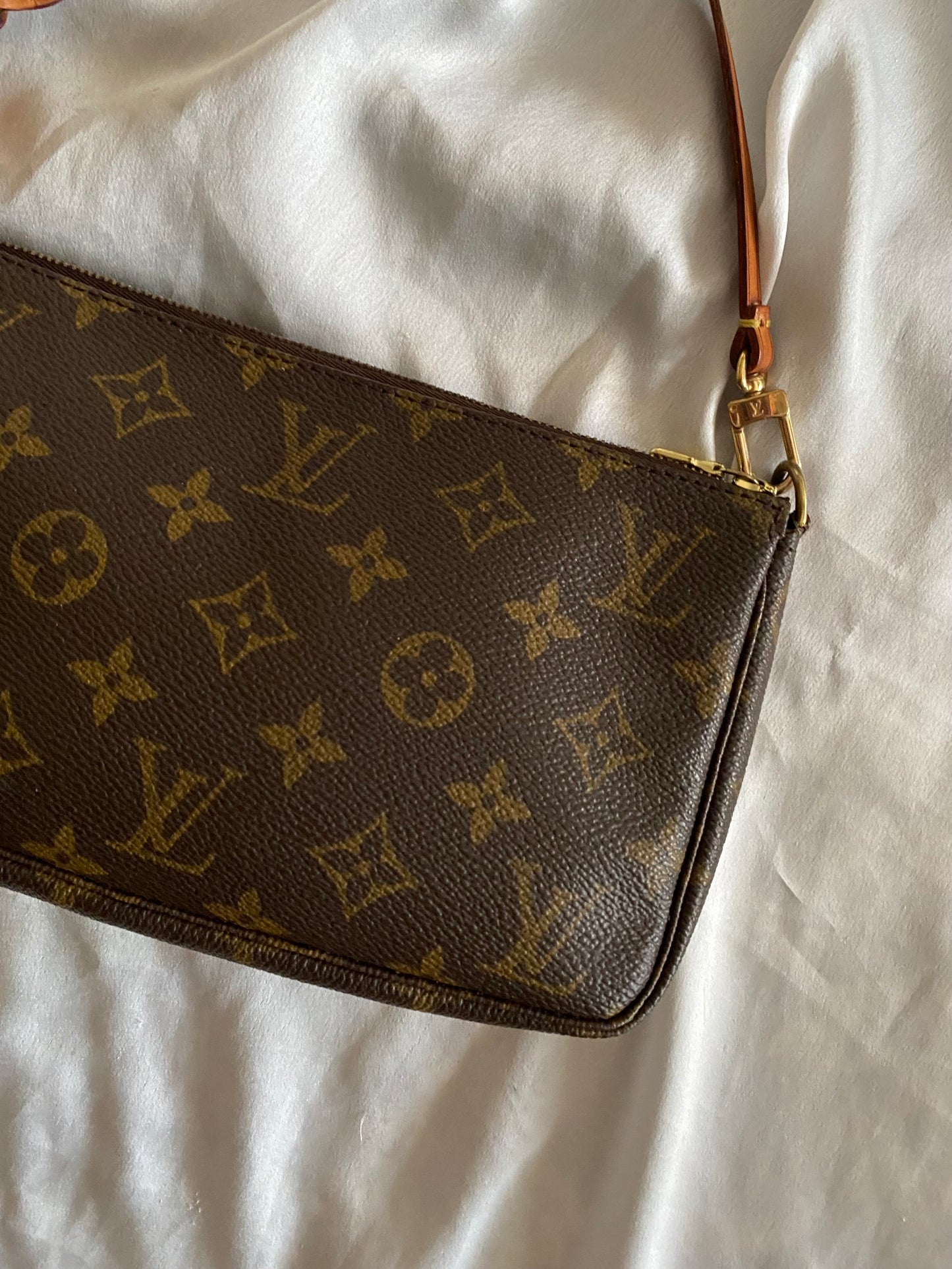 Louis Vuitton pochette accessoire monogram