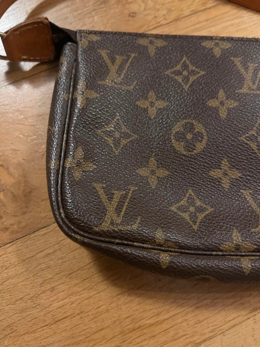 Louis Vuitton pochette accessoire