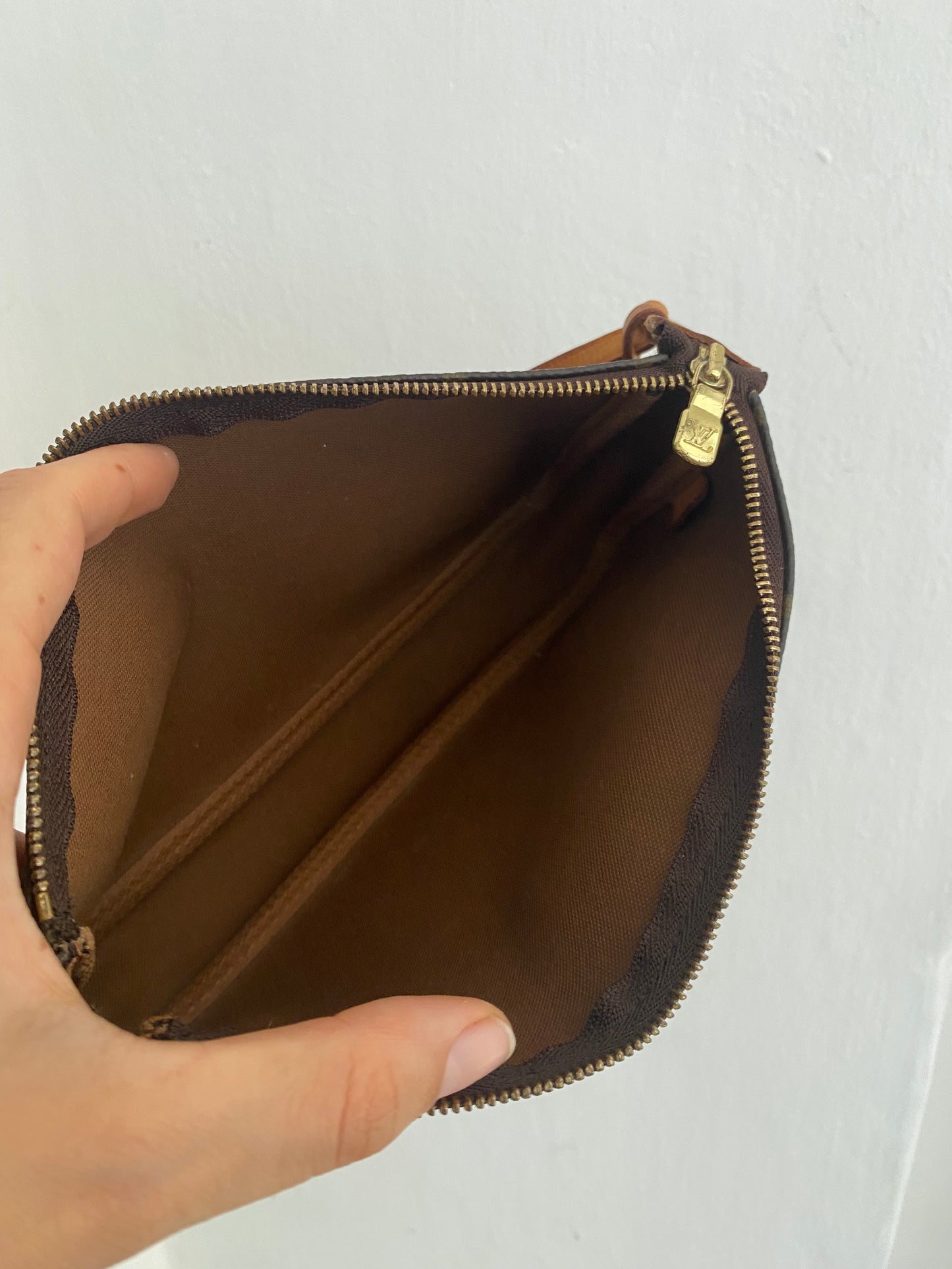 Louis Vuitton pochette accessoire classic monogram