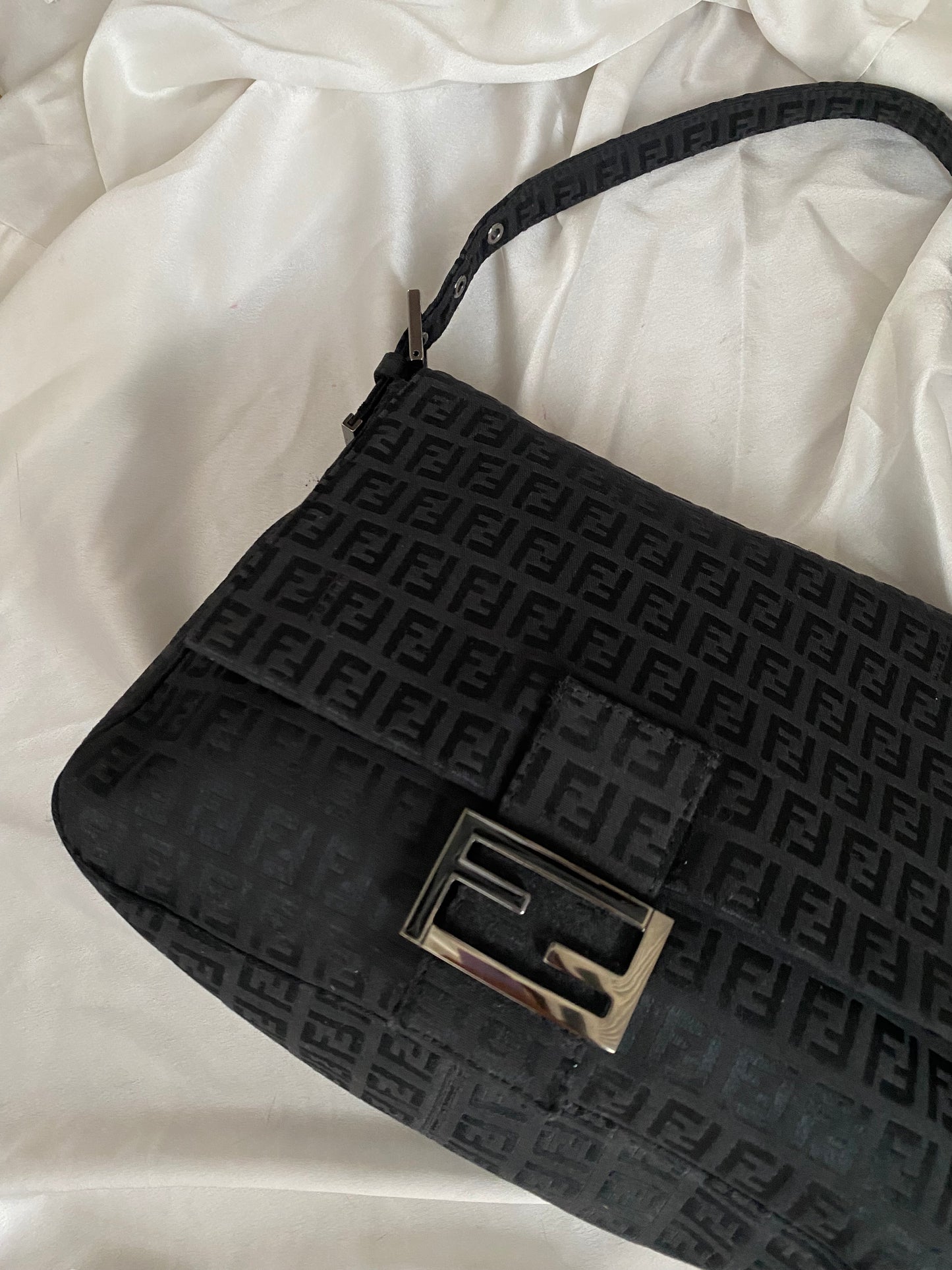 Fendi mamma baguette zucchino black