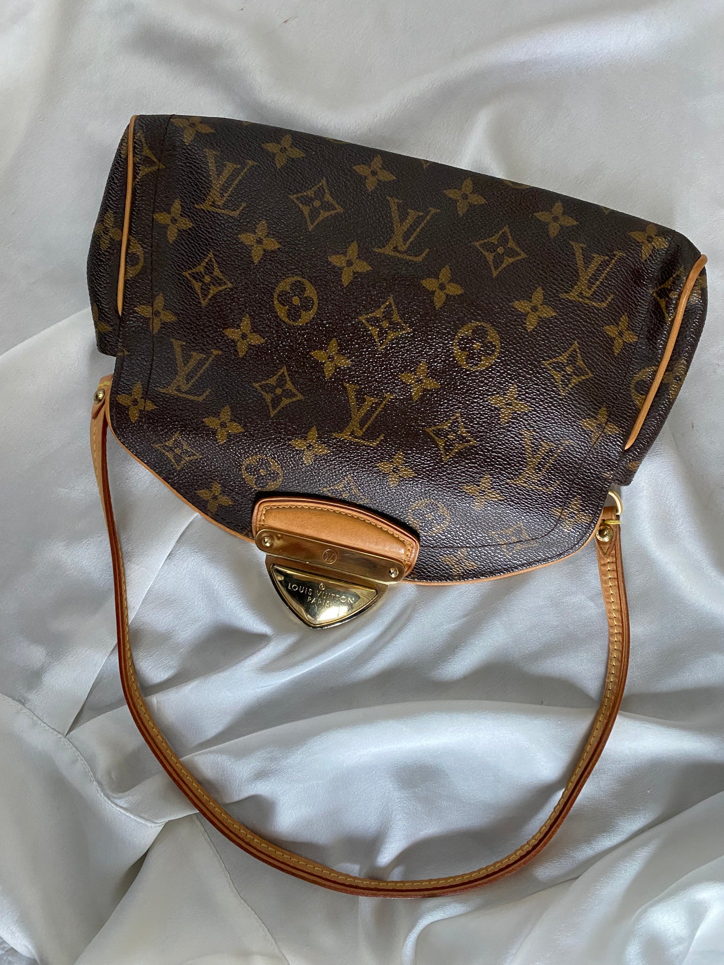 Louis Vuitton pochette Beverly