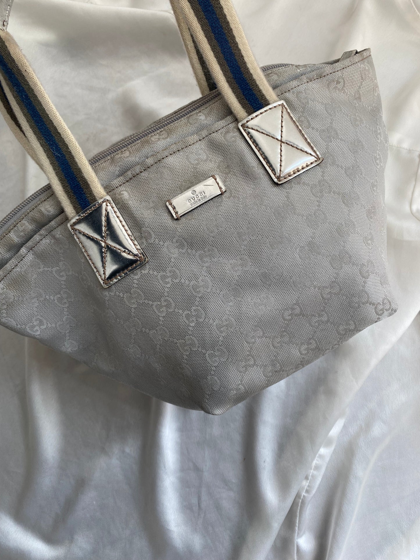 Gucci Shelly argento metallizzato