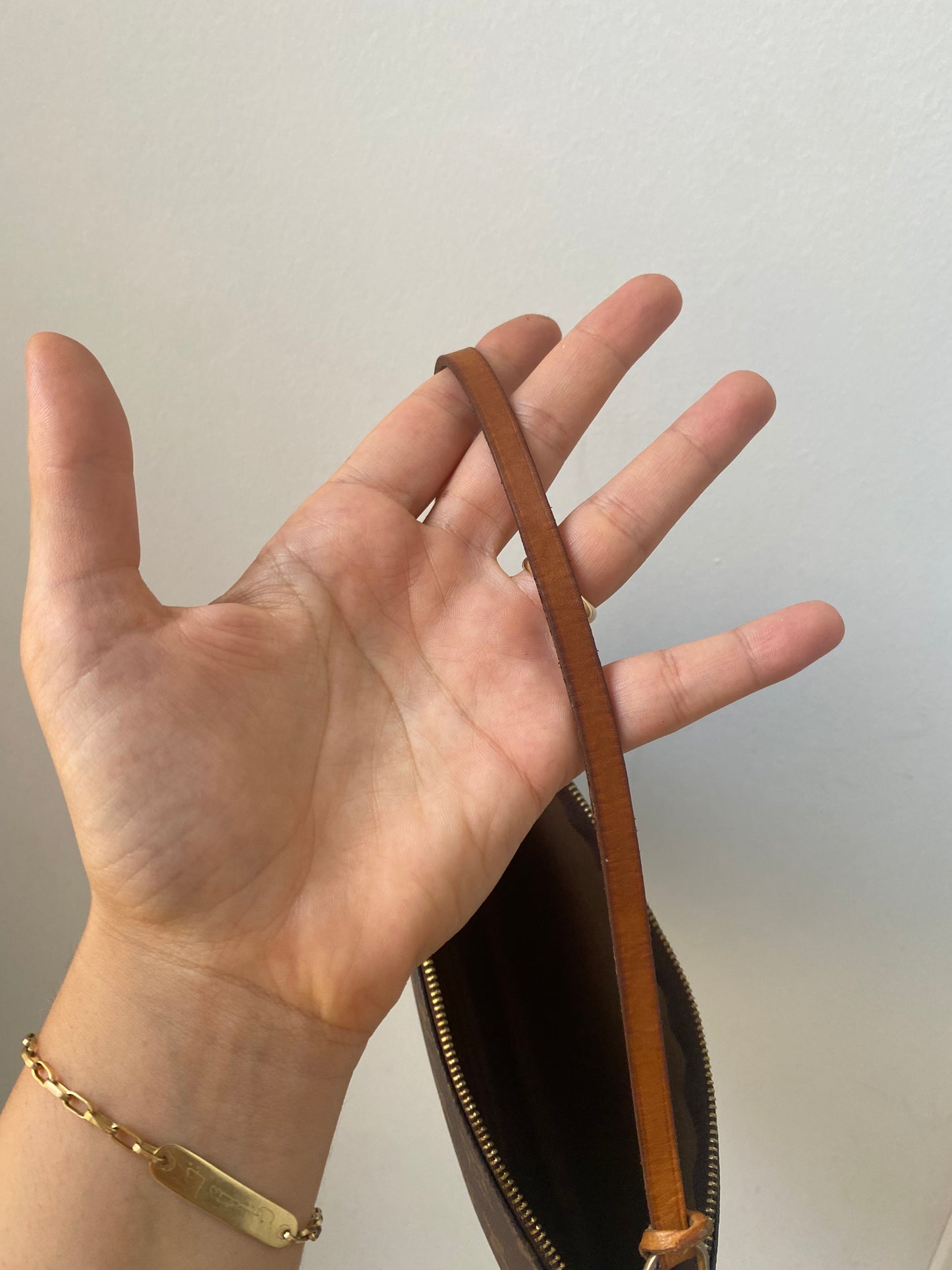 Louis Vuitton pochette accessoire classic monogram