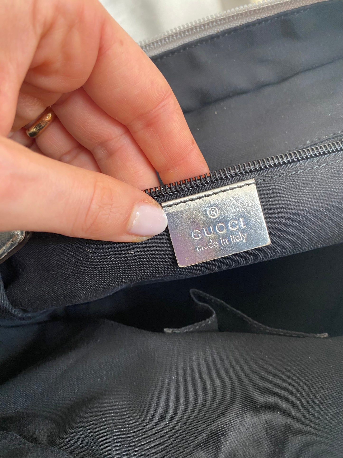 Gucci Shelly argento metallizzato