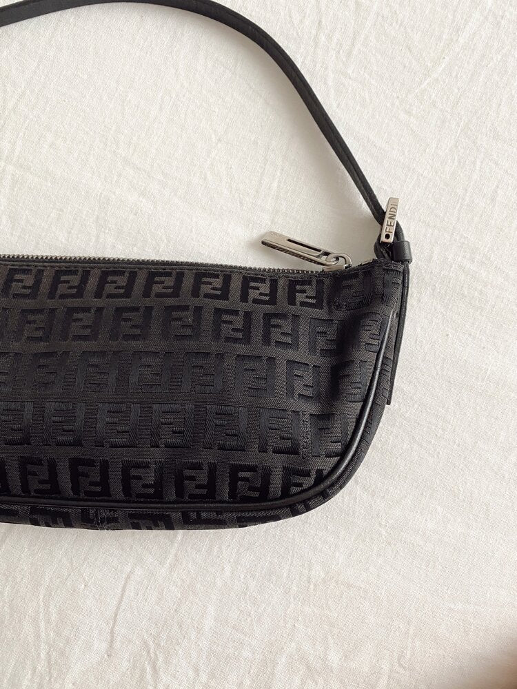 Fendi baguette half moon zucchino nera
