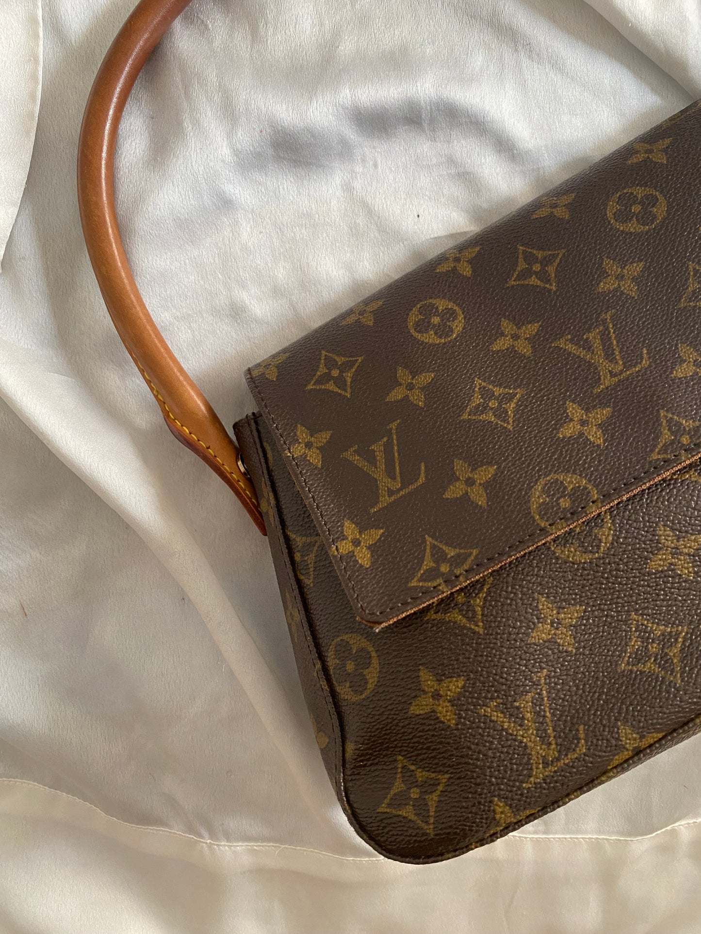 Louis Vuitton Mini Looping