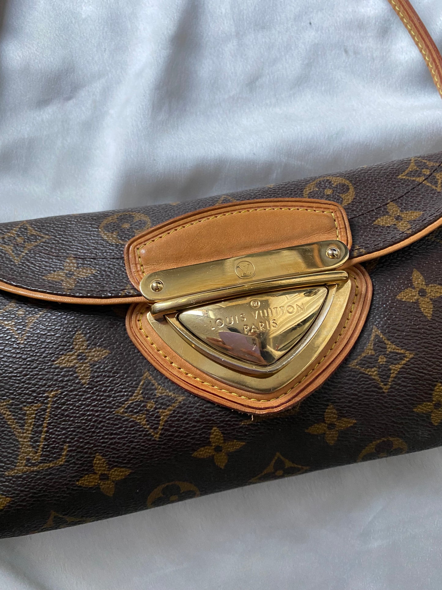 Louis Vuitton pochette Beverly