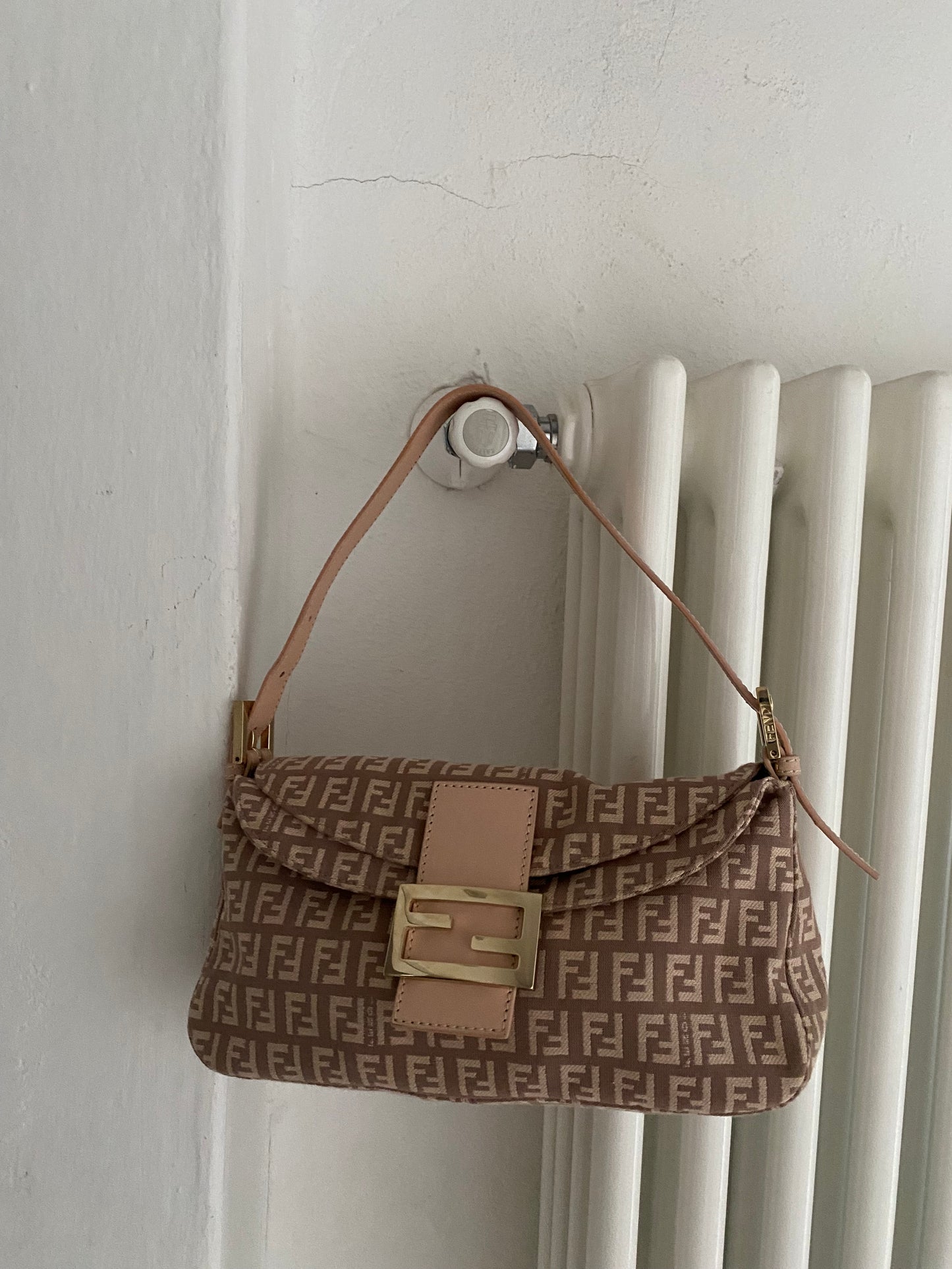Fendi baguette double flap rosa e beige