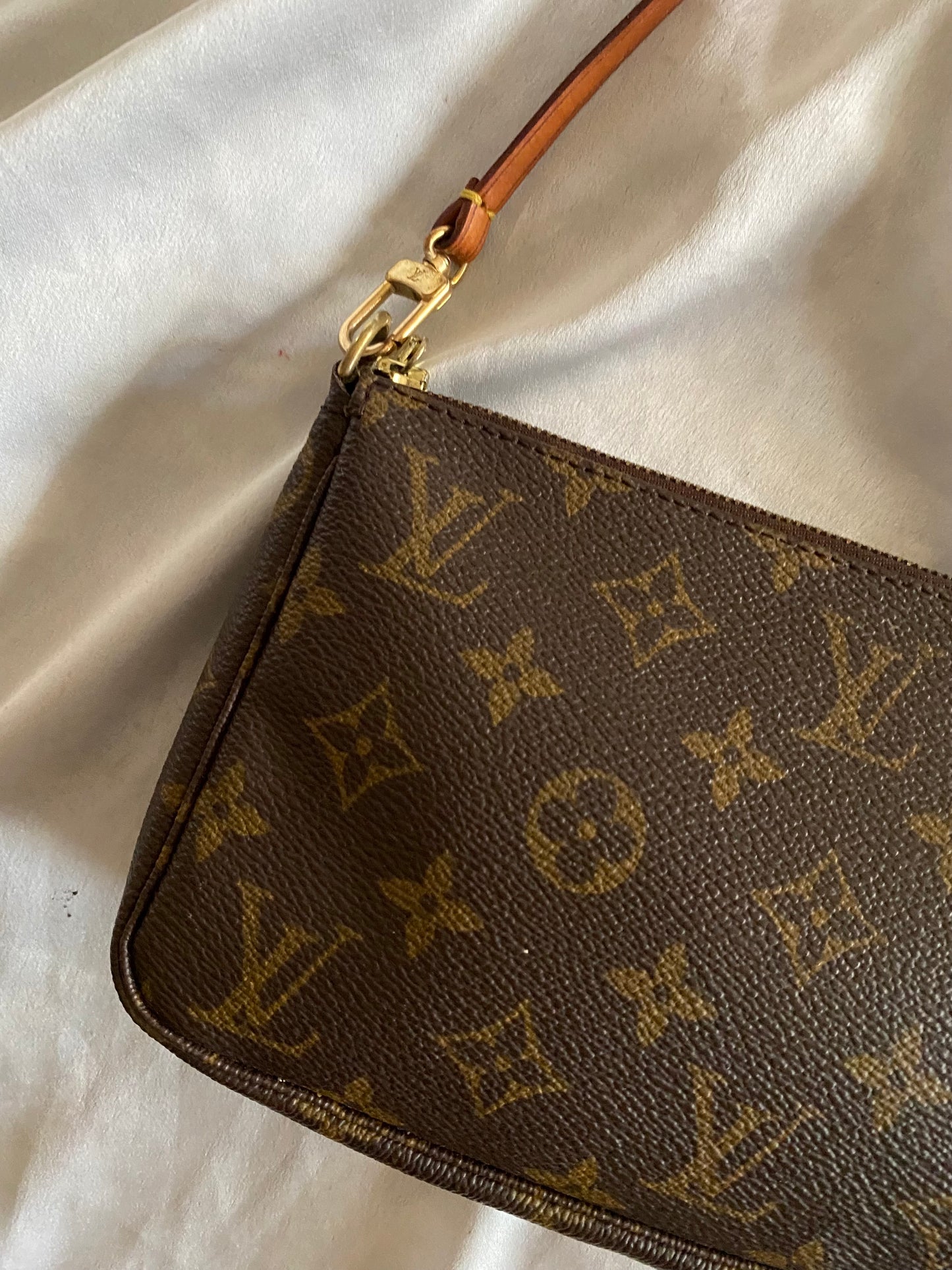 Louis Vuitton pochette accessoire monogram