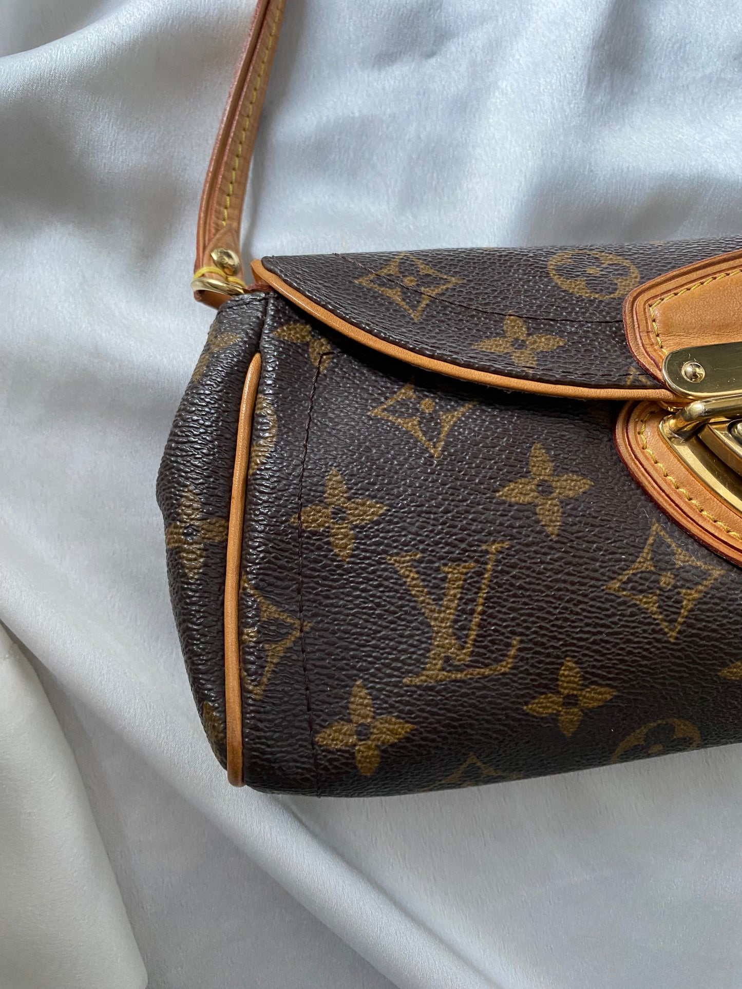 Louis Vuitton pochette Beverly