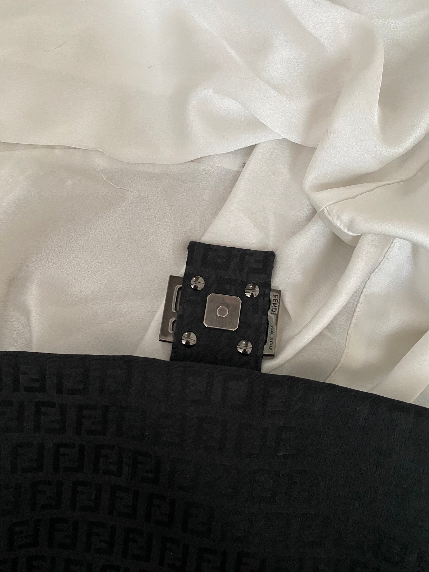 Fendi mamma baguette zucchino black