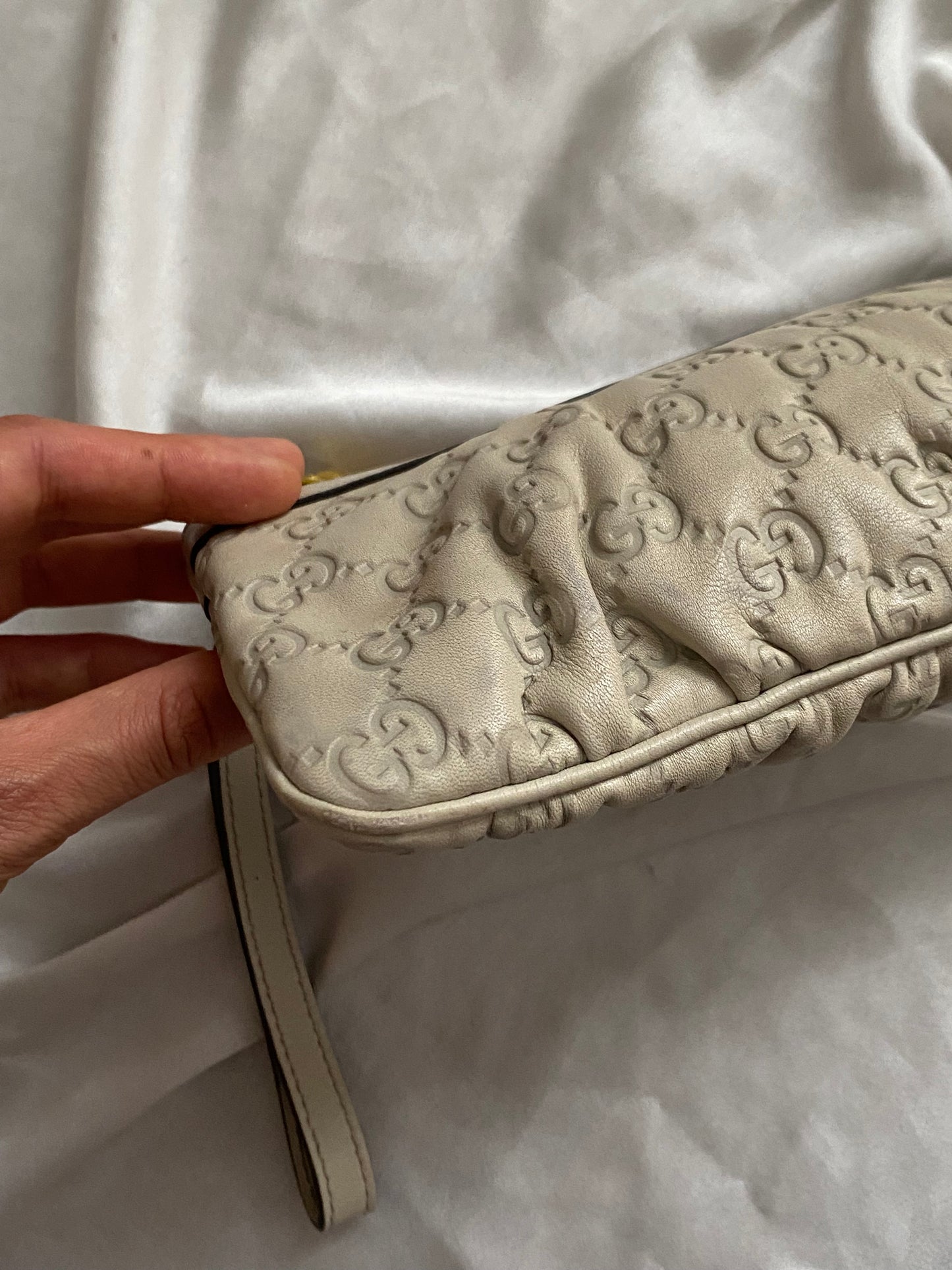 Gucci Pochette monogram panna pelle con maxi logo