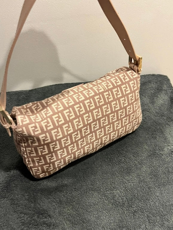 Fendi baguette monogram rosa