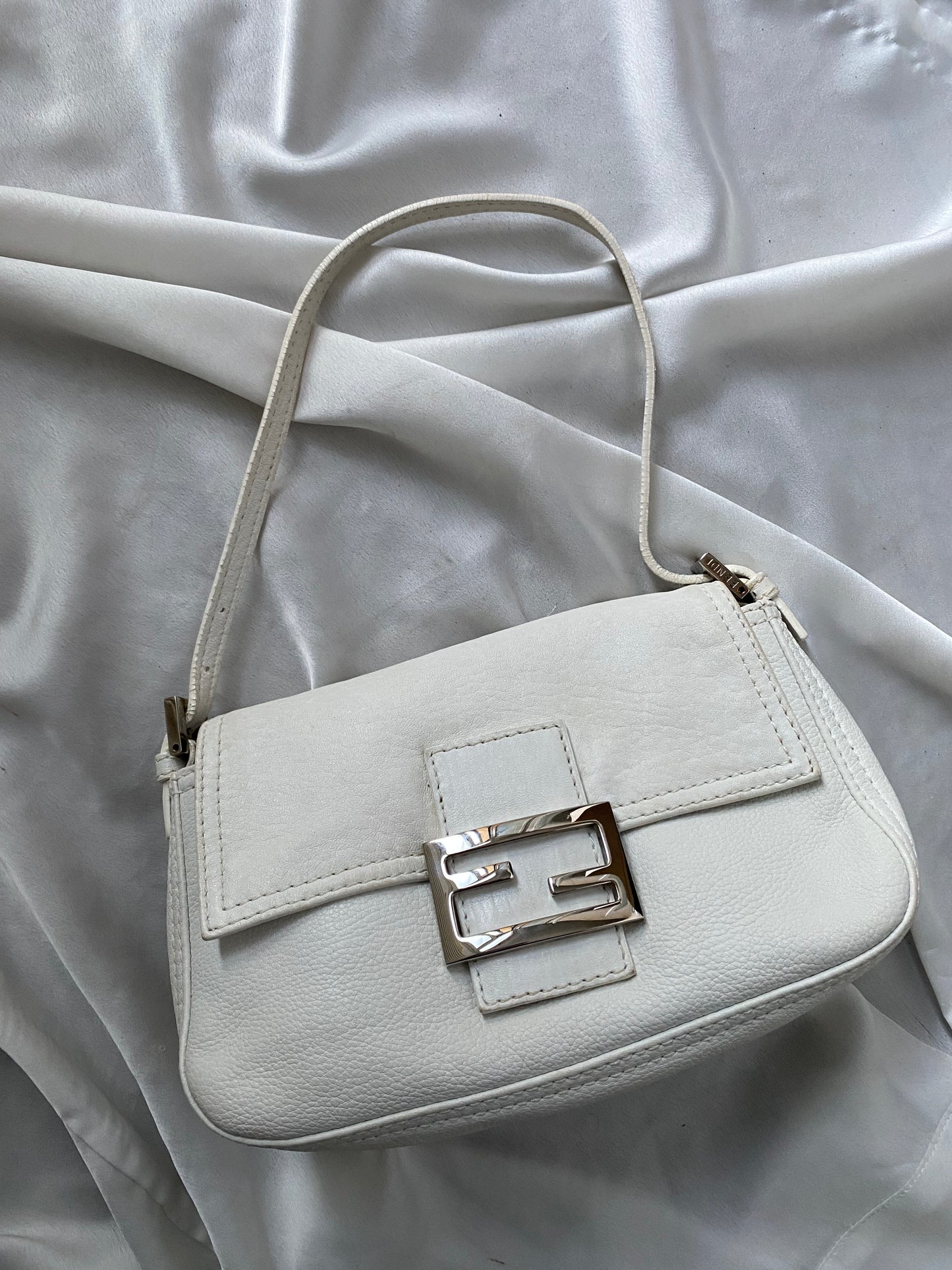 Fendi mini mamma pelle bianca