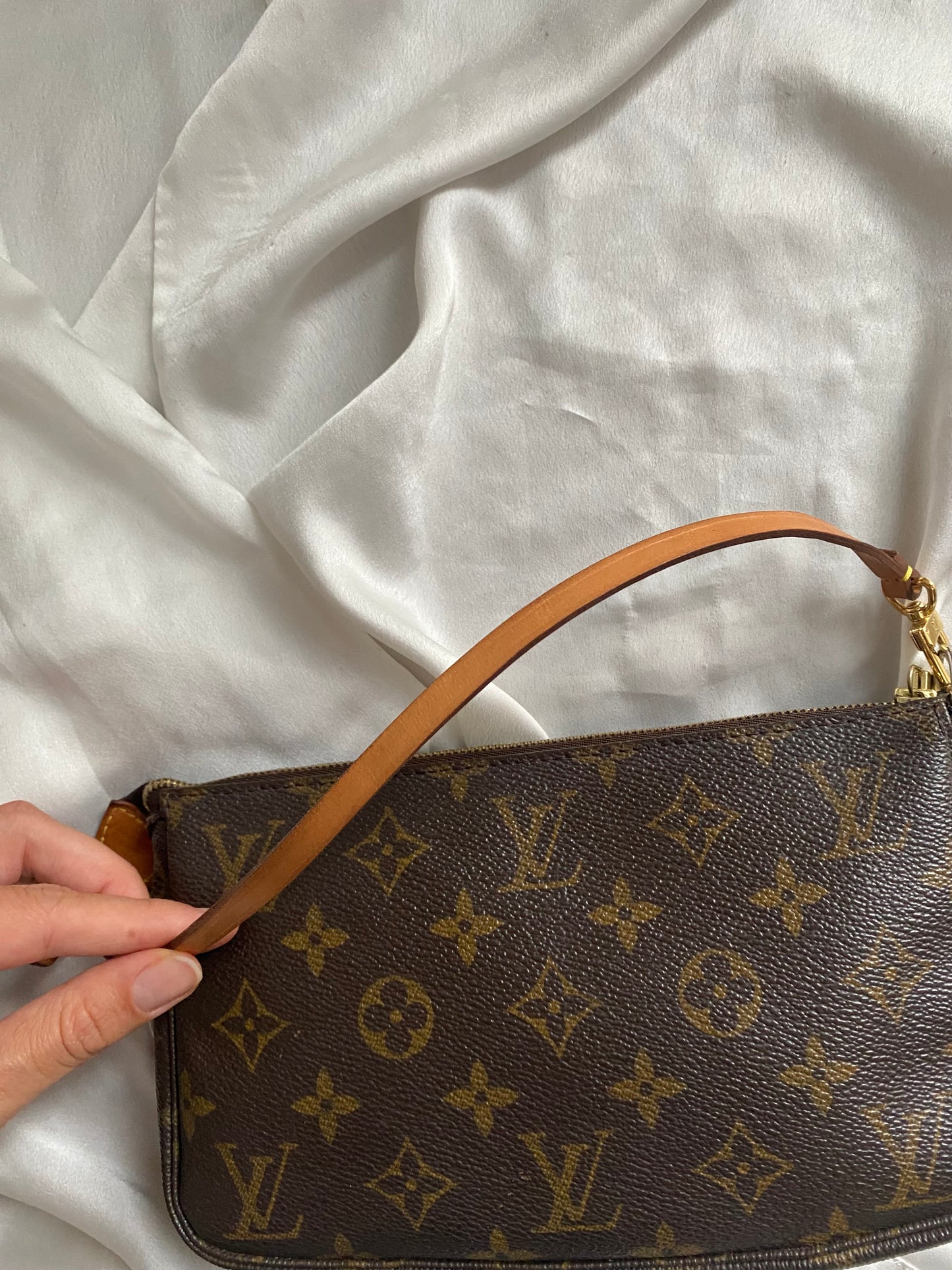 Louis Vuitton pochette accessoire ottime condizioni