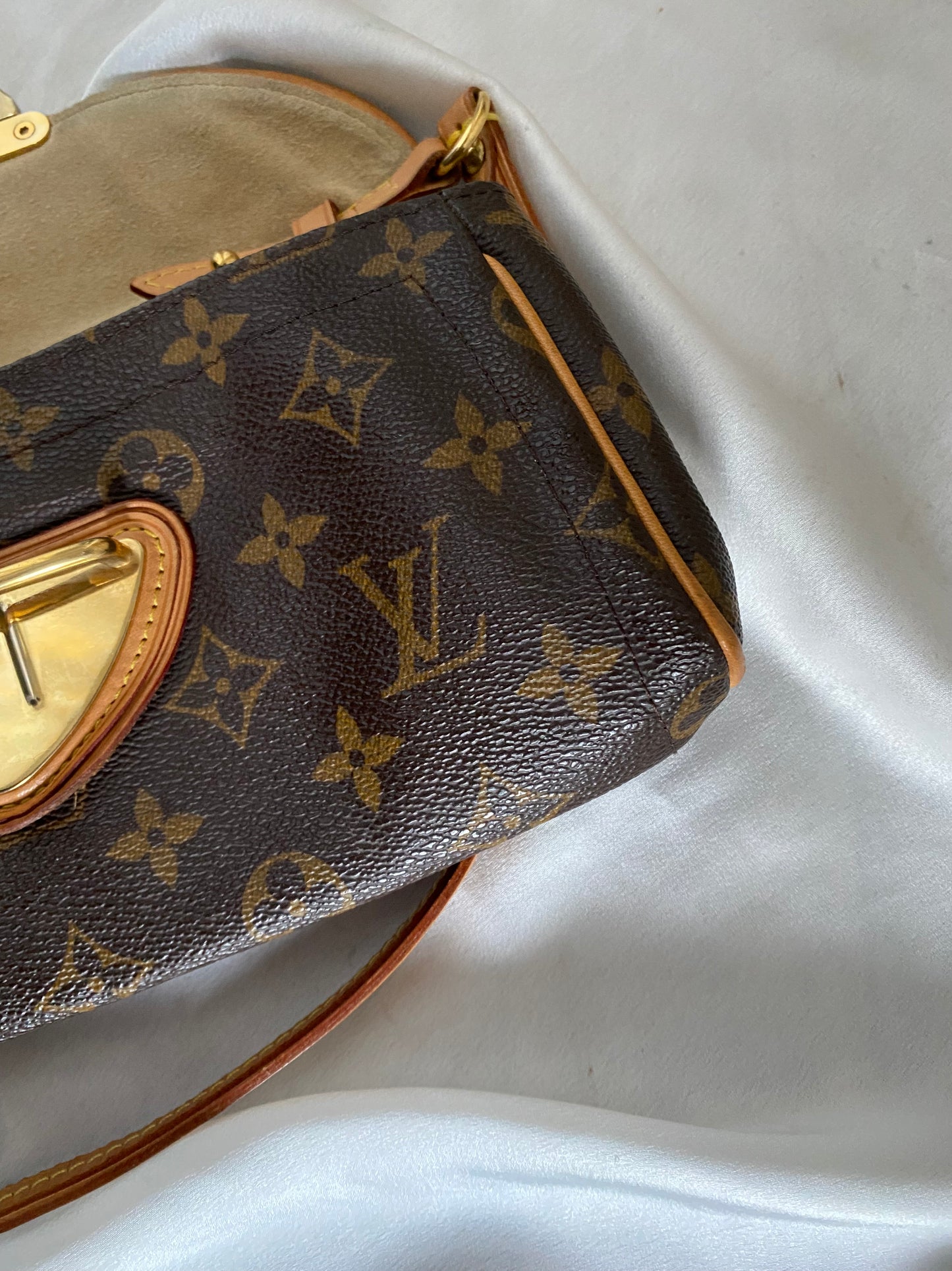 Louis Vuitton pochette Beverly