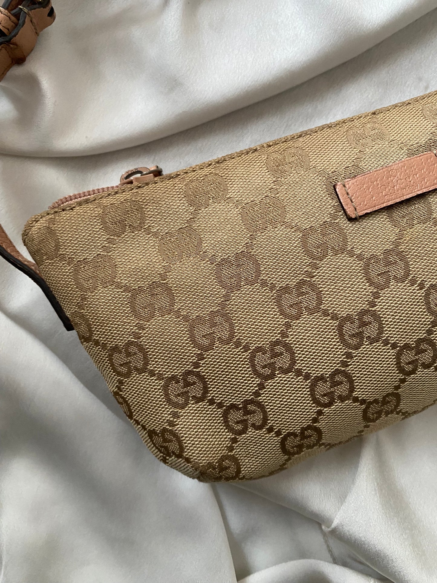 Gucci pretty boat rosa pelle martellata