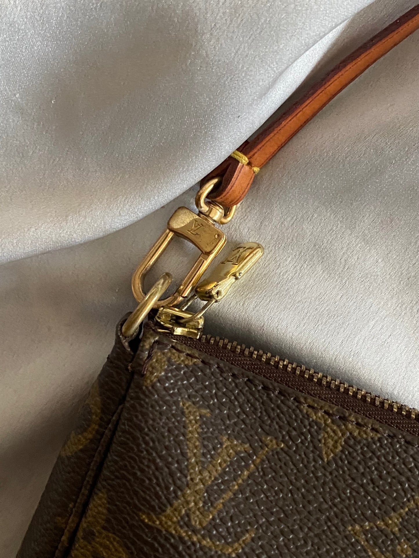 Louis Vuitton pochette accessoire monogram