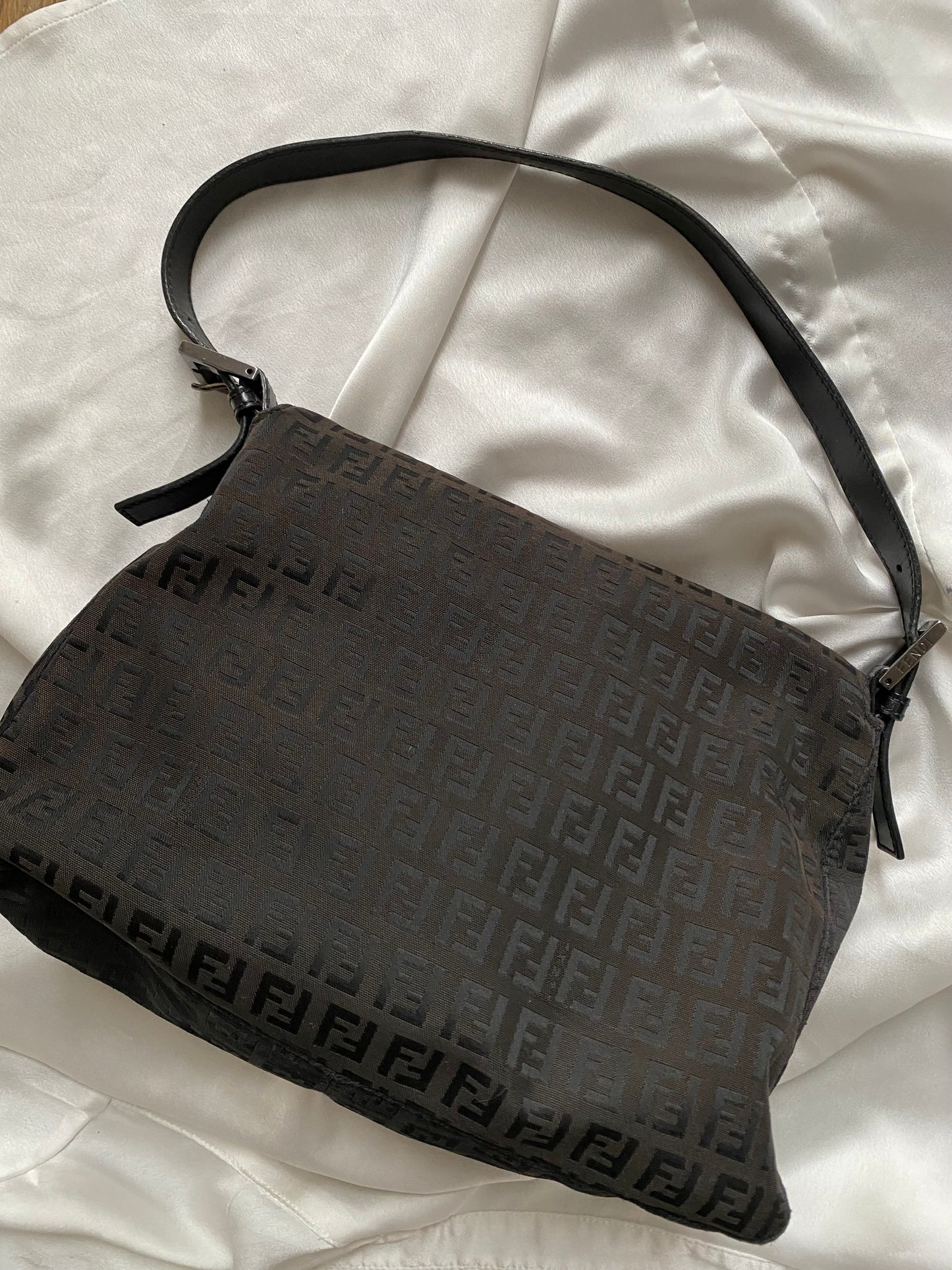 Fendi mamma baguette monogram zucchino nera riflessi marroni