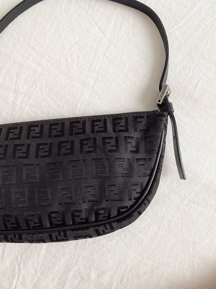 Fendi baguette half moon zucchino nera
