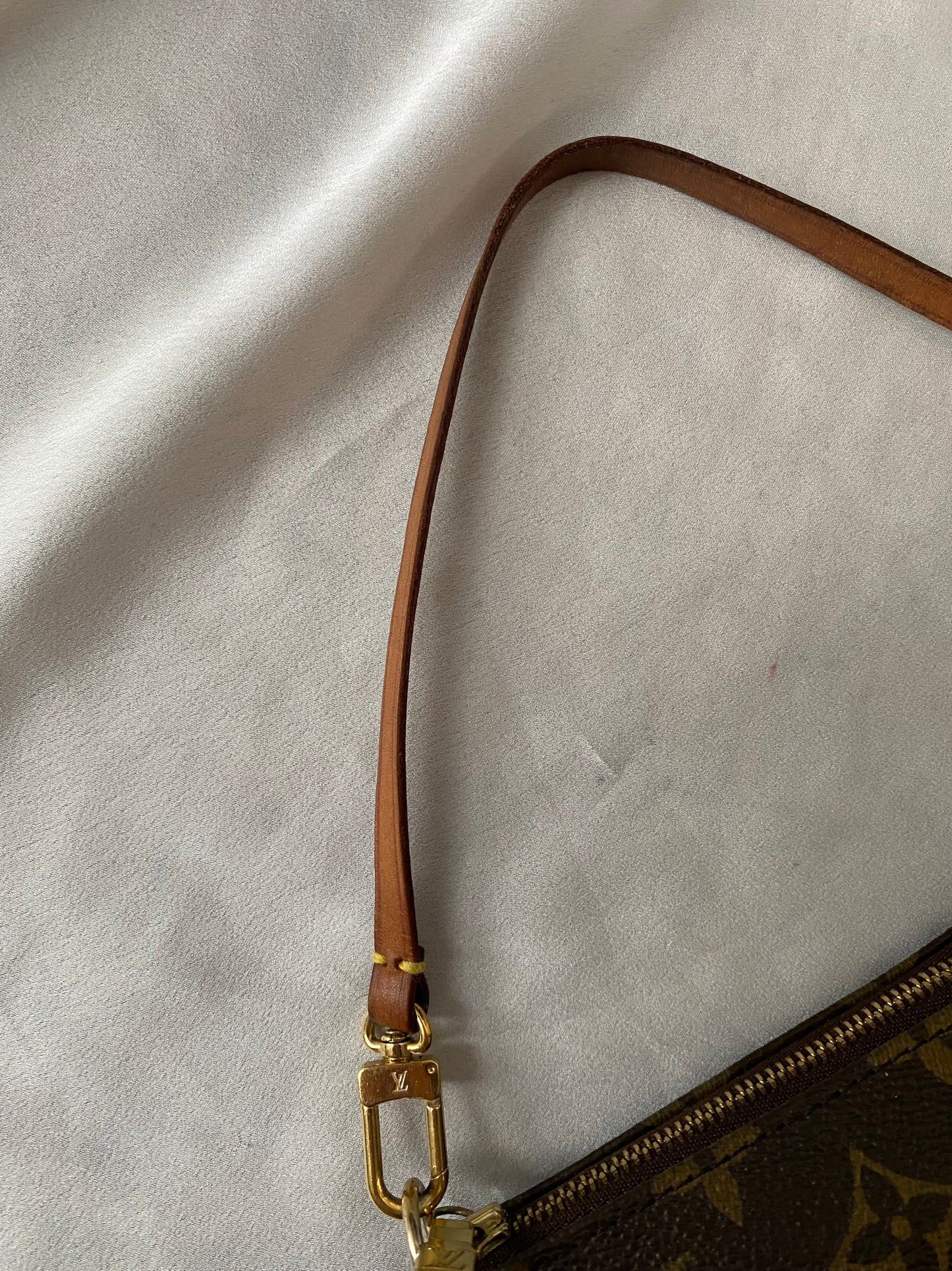 Louis Vuitton pochette accessoire monogram Classico