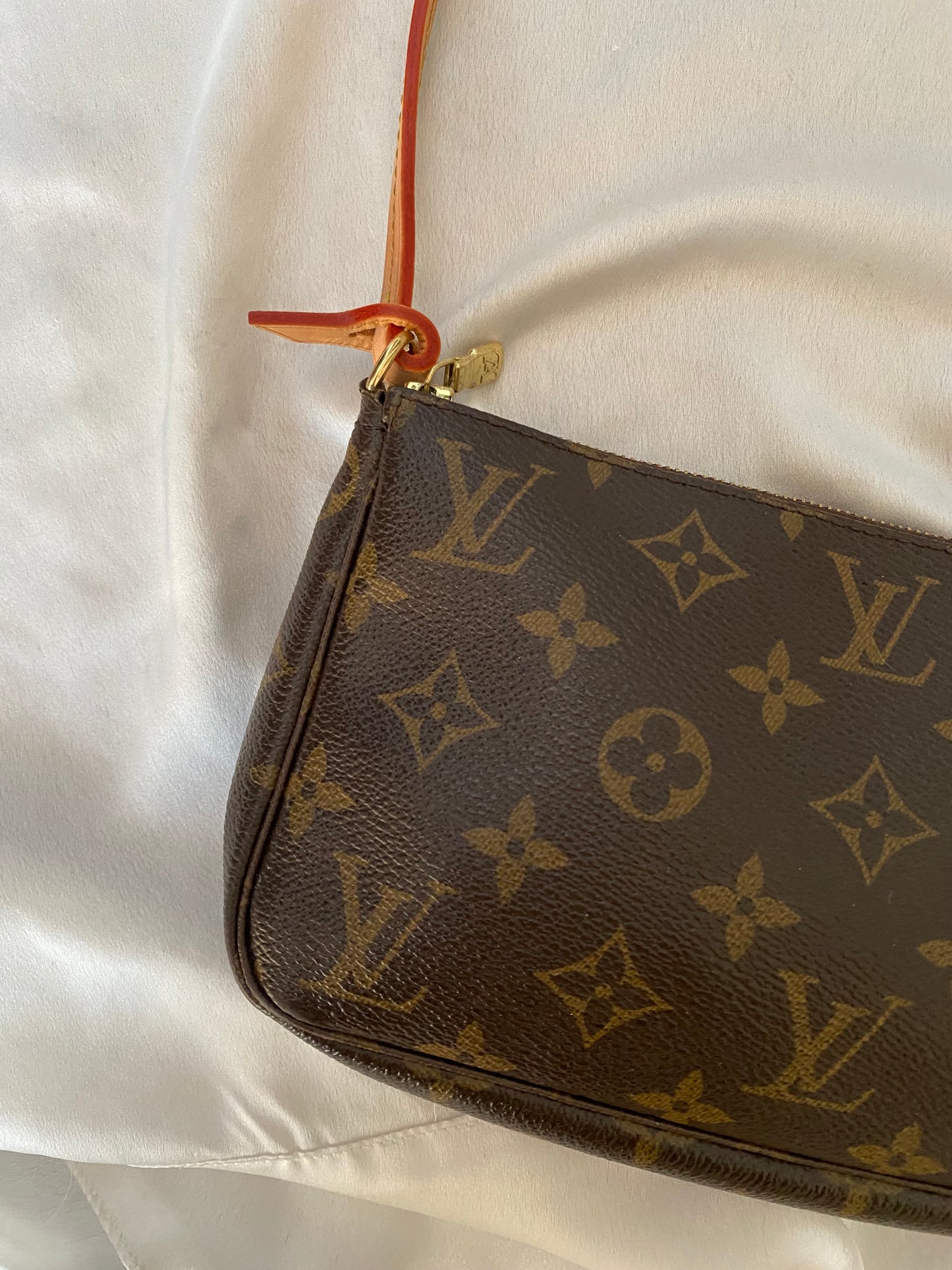 Louis Vuitton pochette accessoire classic monogram