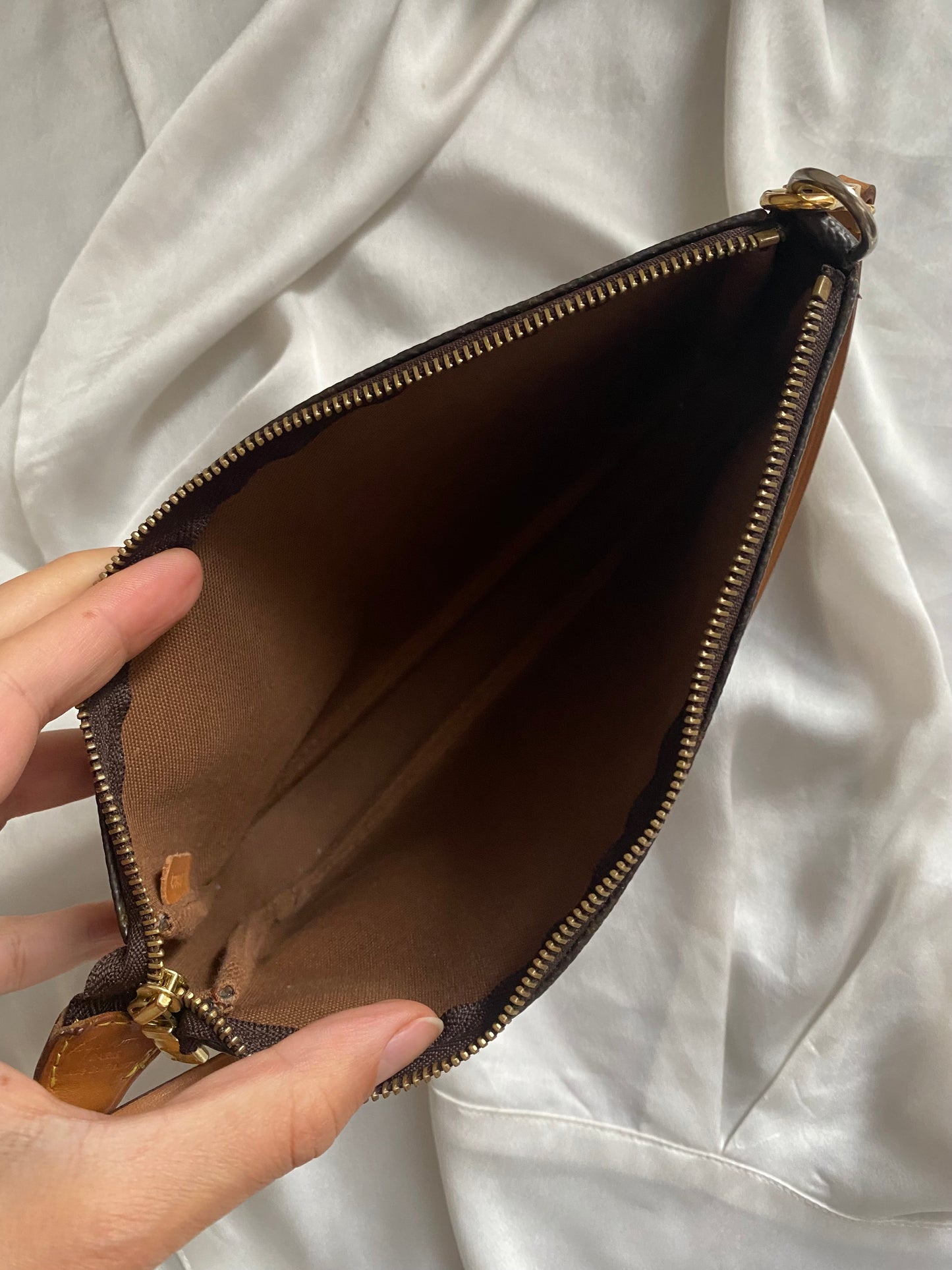 Louis Vuitton pochette accessoire ottime condizioni