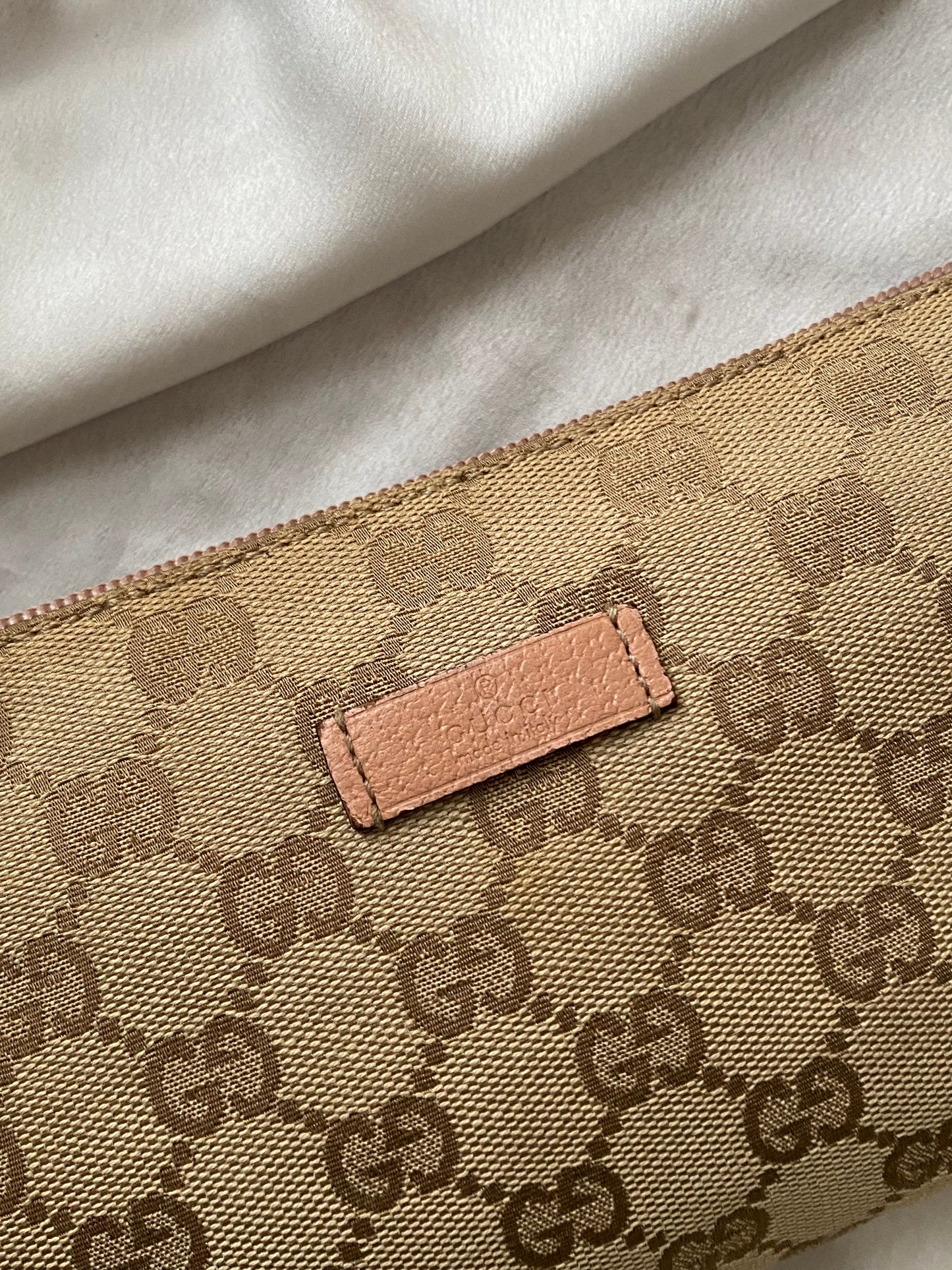 Gucci pretty boat rosa pelle martellata