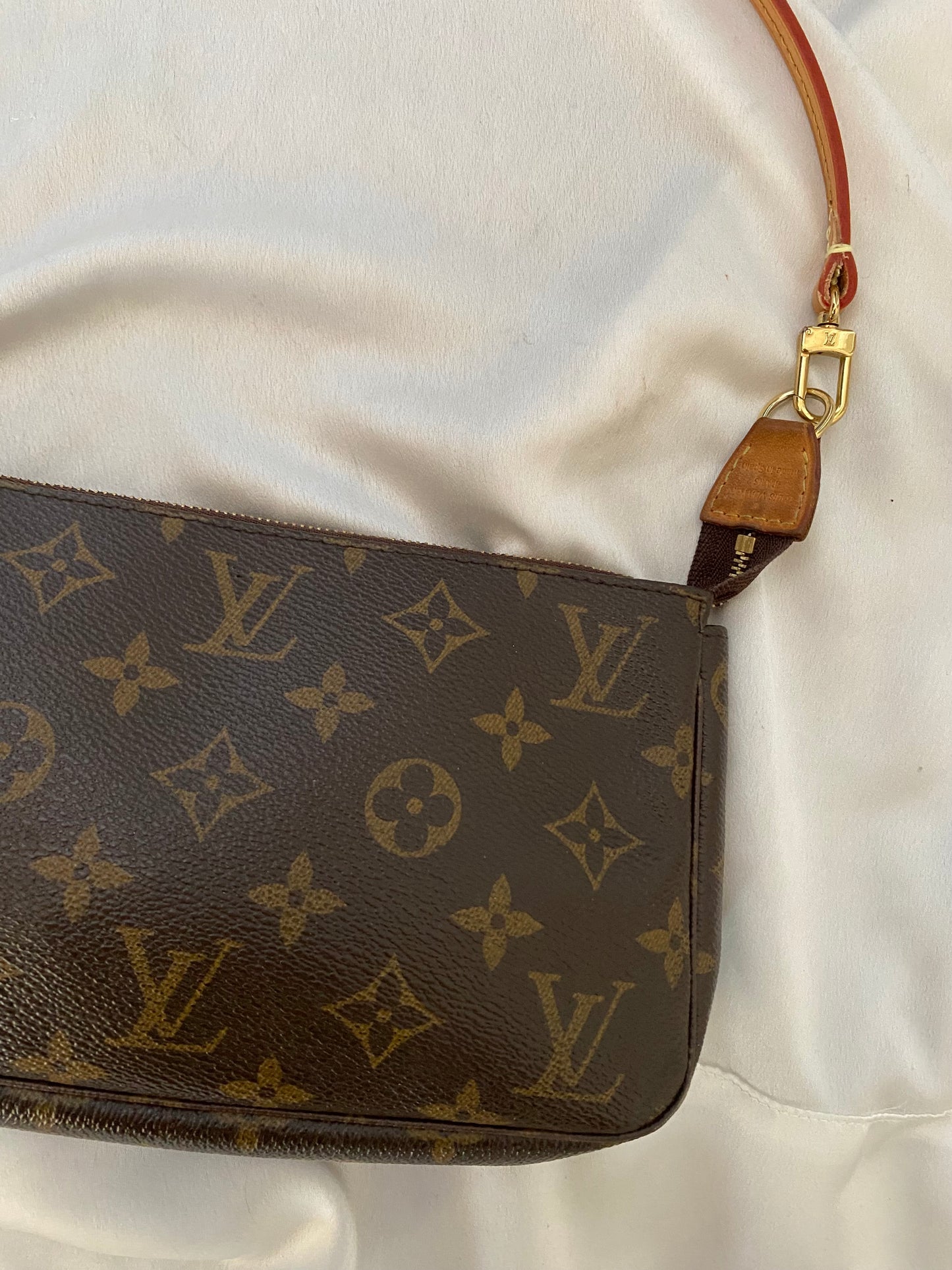 Louis Vuitton pochette accessoire classic monogram