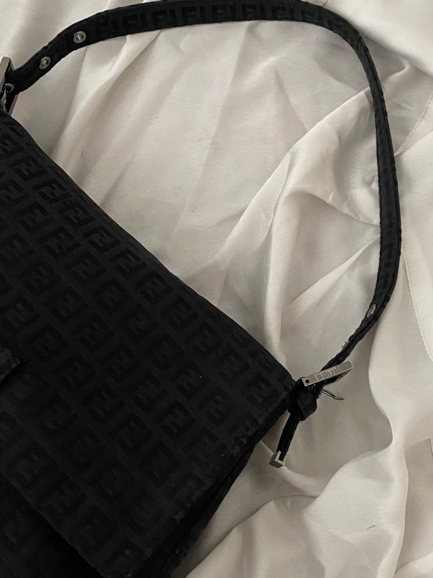Fendi mamma baguette zucchino black