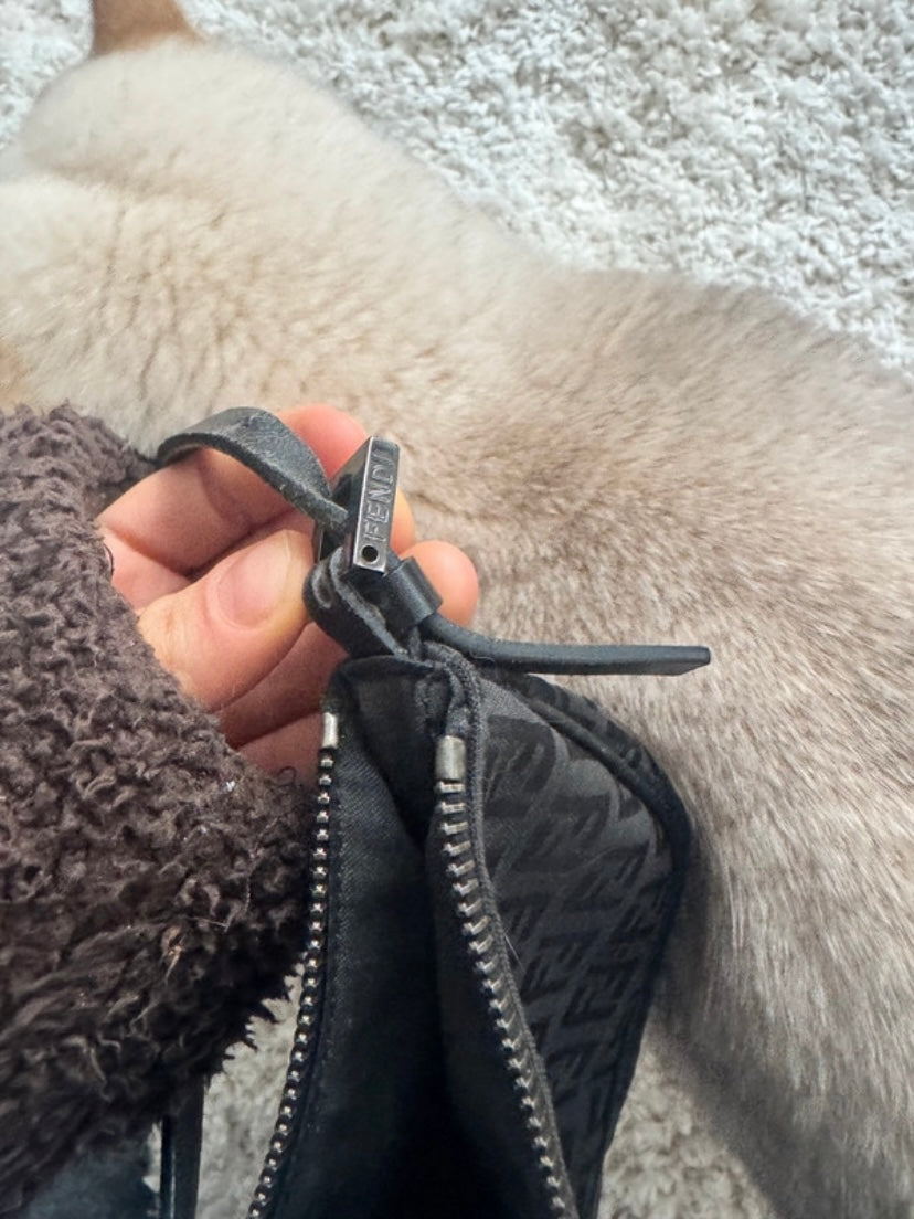 Fendi baguette half moon zucchino nera