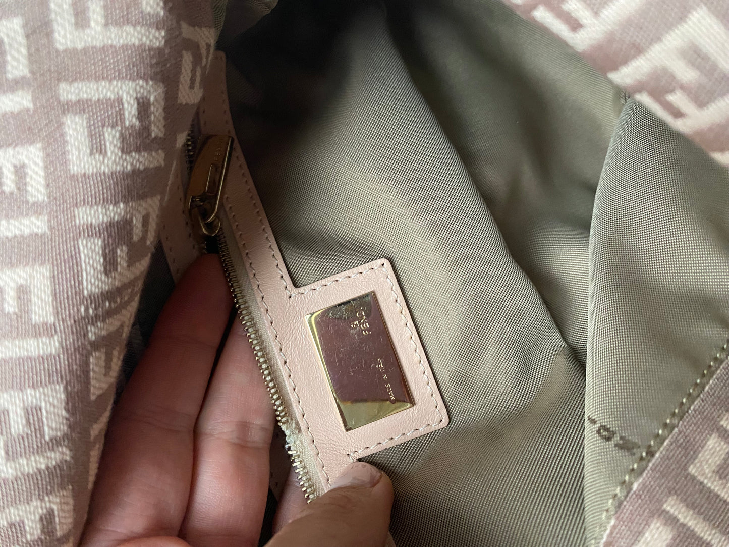 Fendi baguette double flap rosa e beige