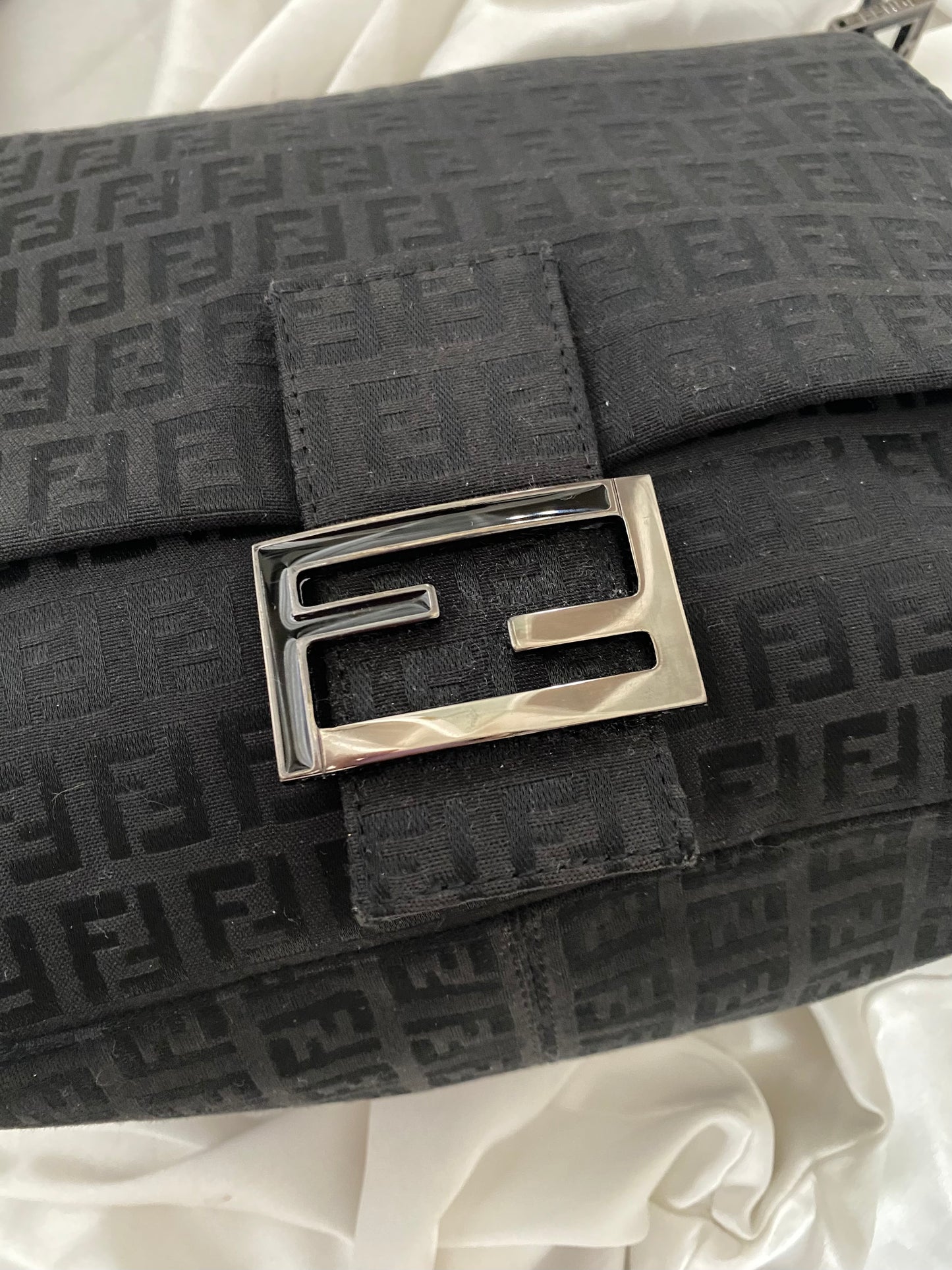 Fendi mamma baguette zucchino black