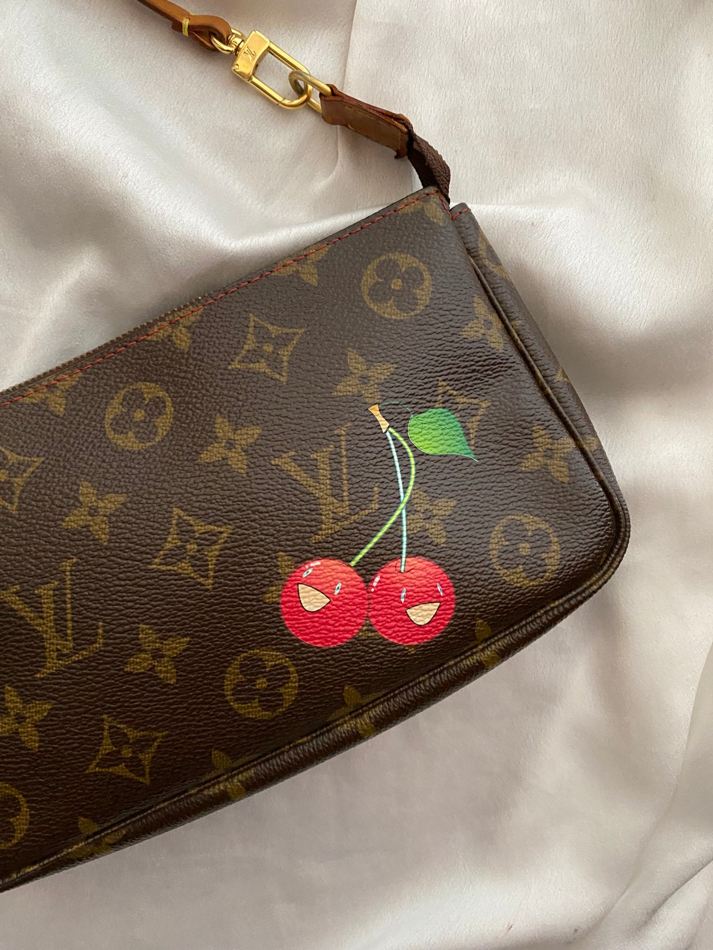 Louis Vuitton pochette accessoire cerises