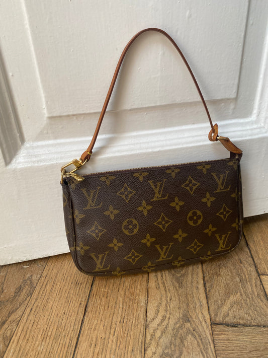 Louis Vuitton pochette accessoire classic monogram