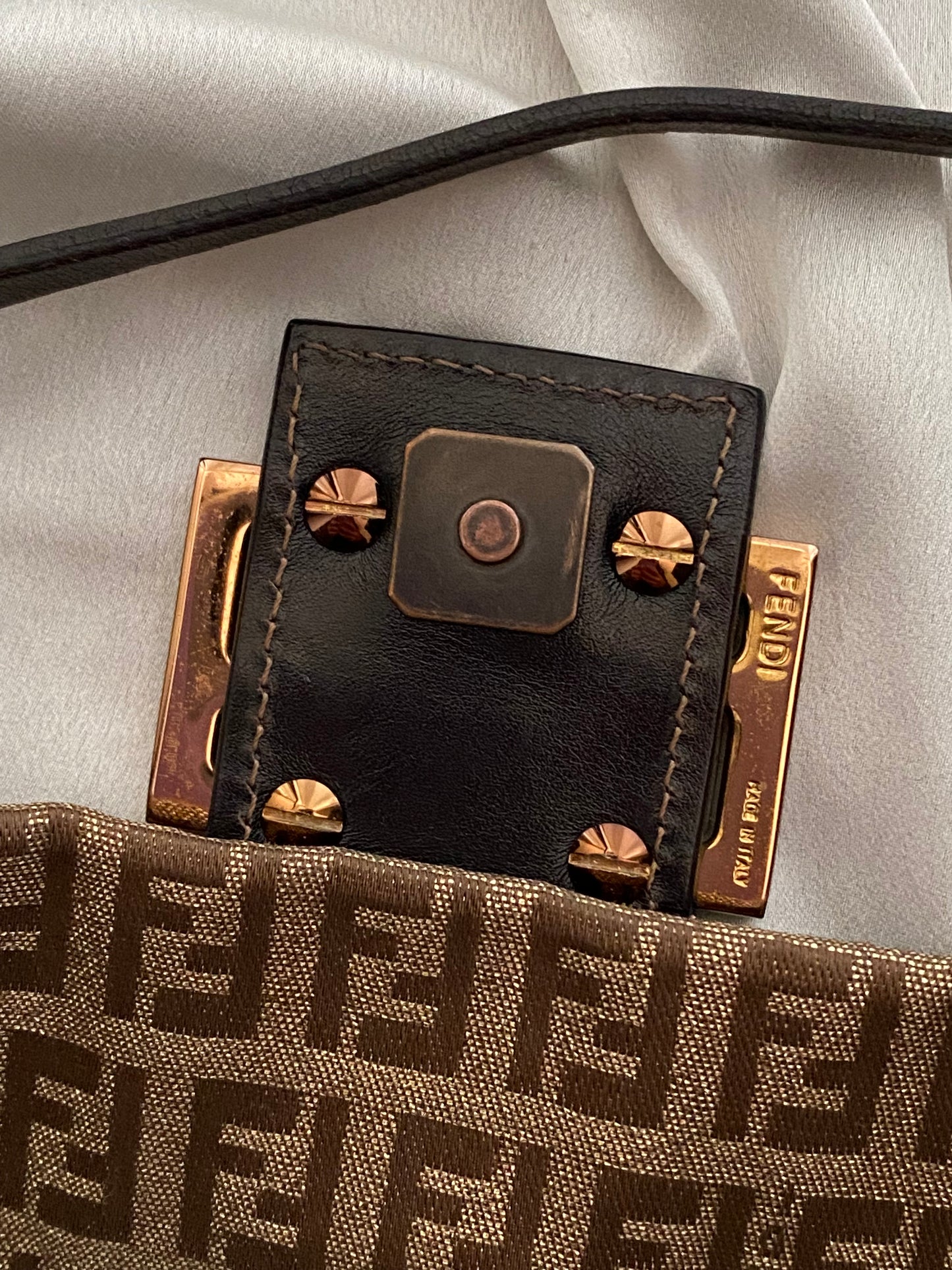 Fendi mini baguette oro brillante monogram zucchino