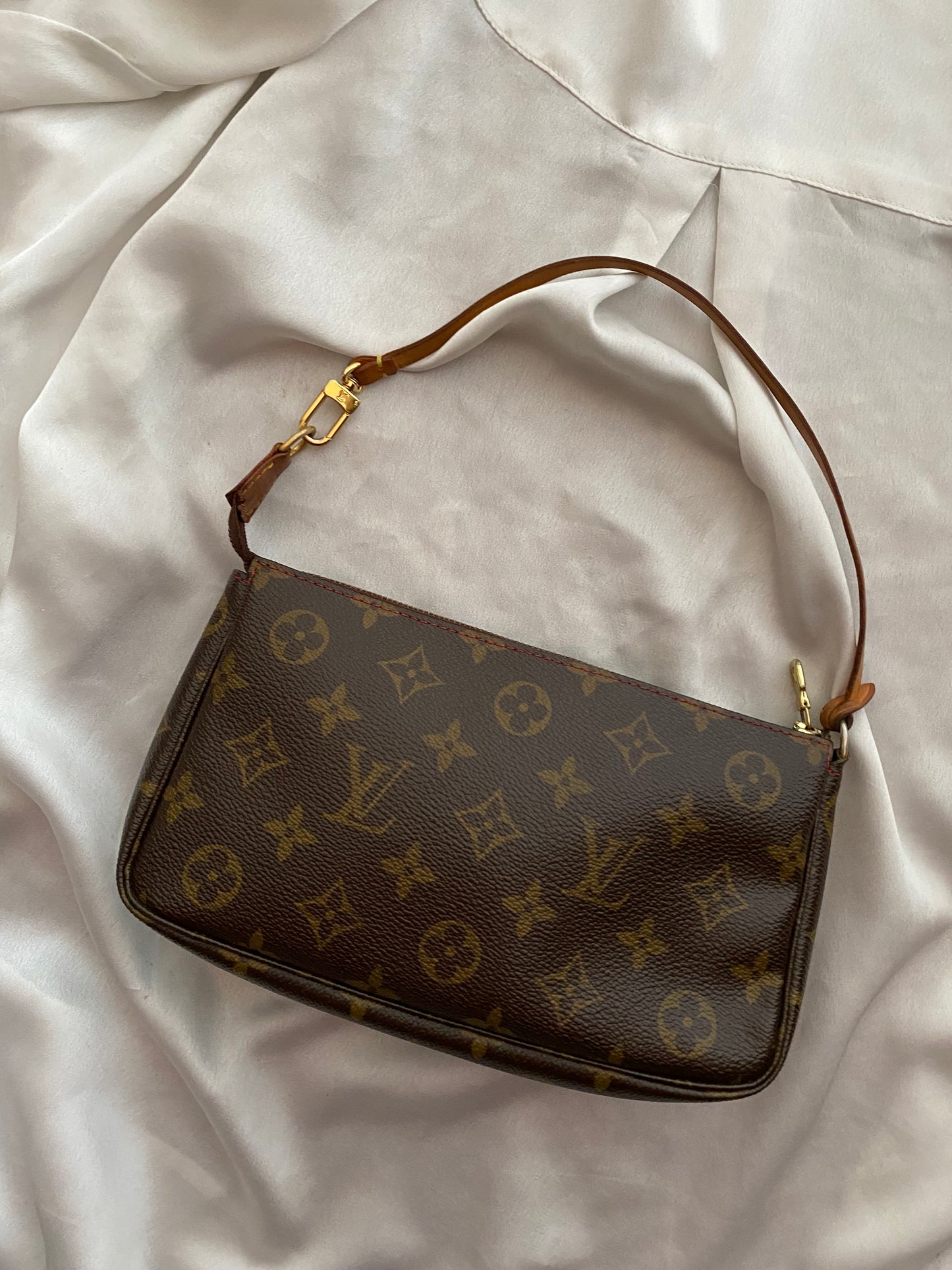 Louis Vuitton pochette accessoire cerises