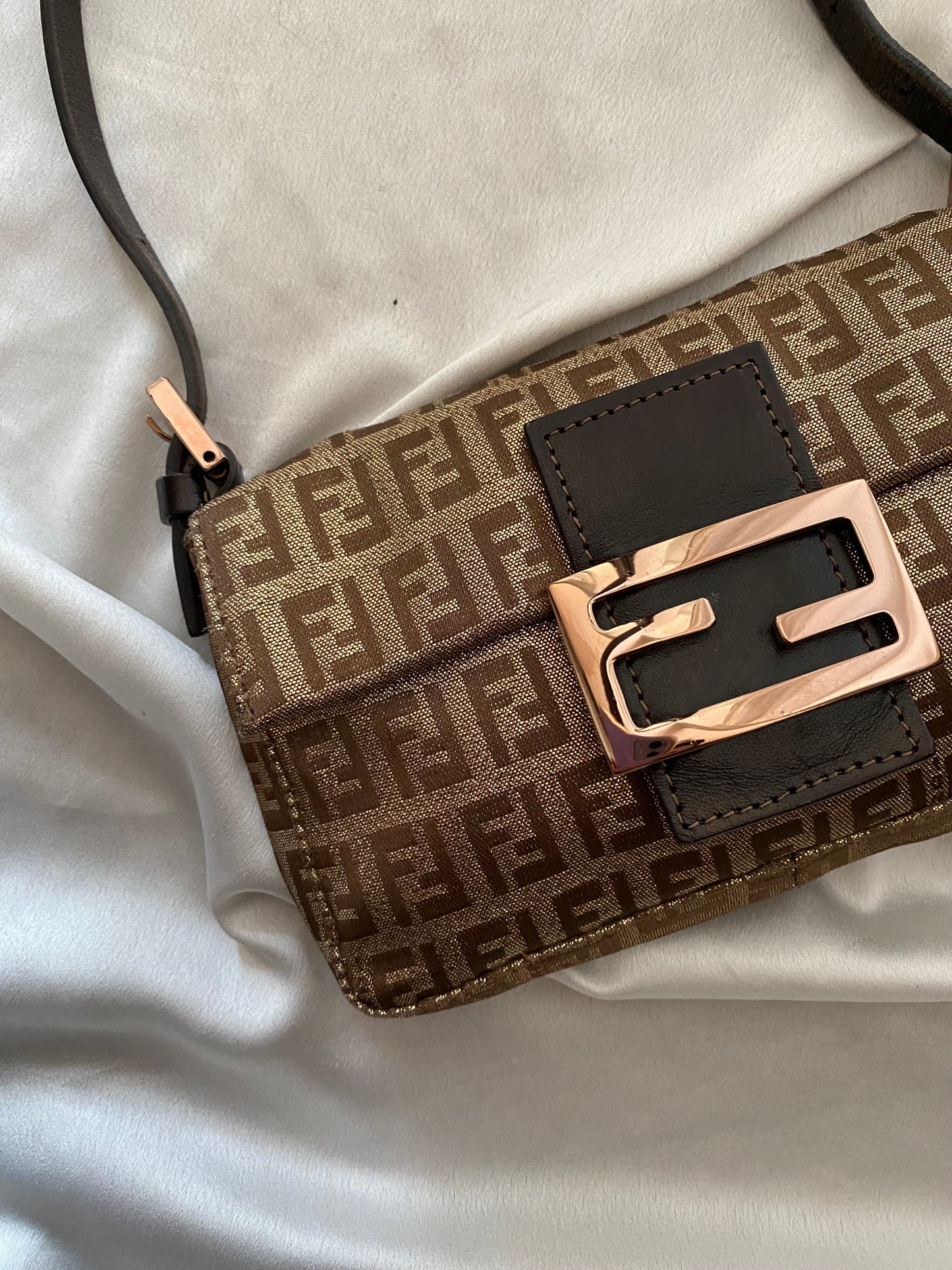 Fendi mini baguette oro brillante monogram zucchino