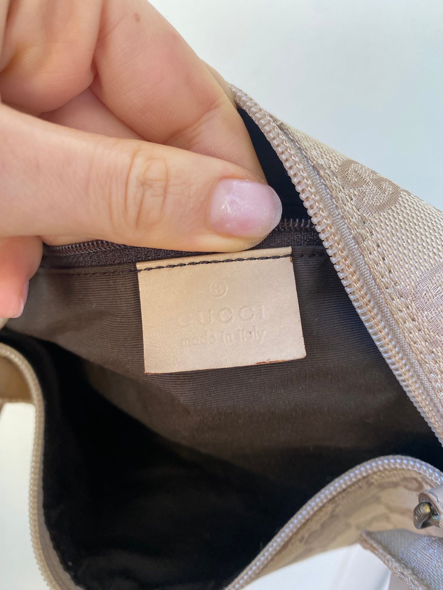 Gucci baguette monogram beige