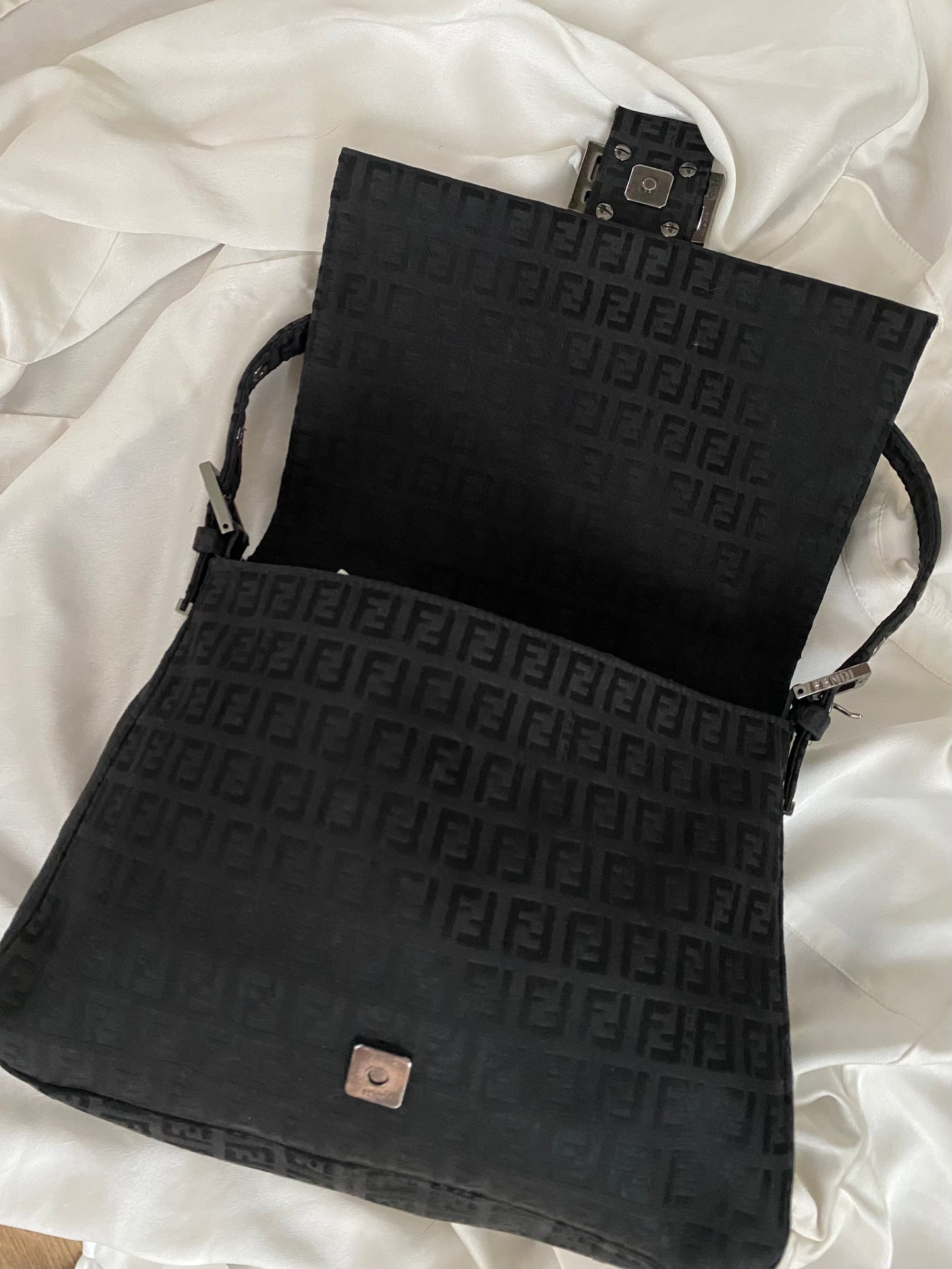 Fendi mamma baguette zucchino black