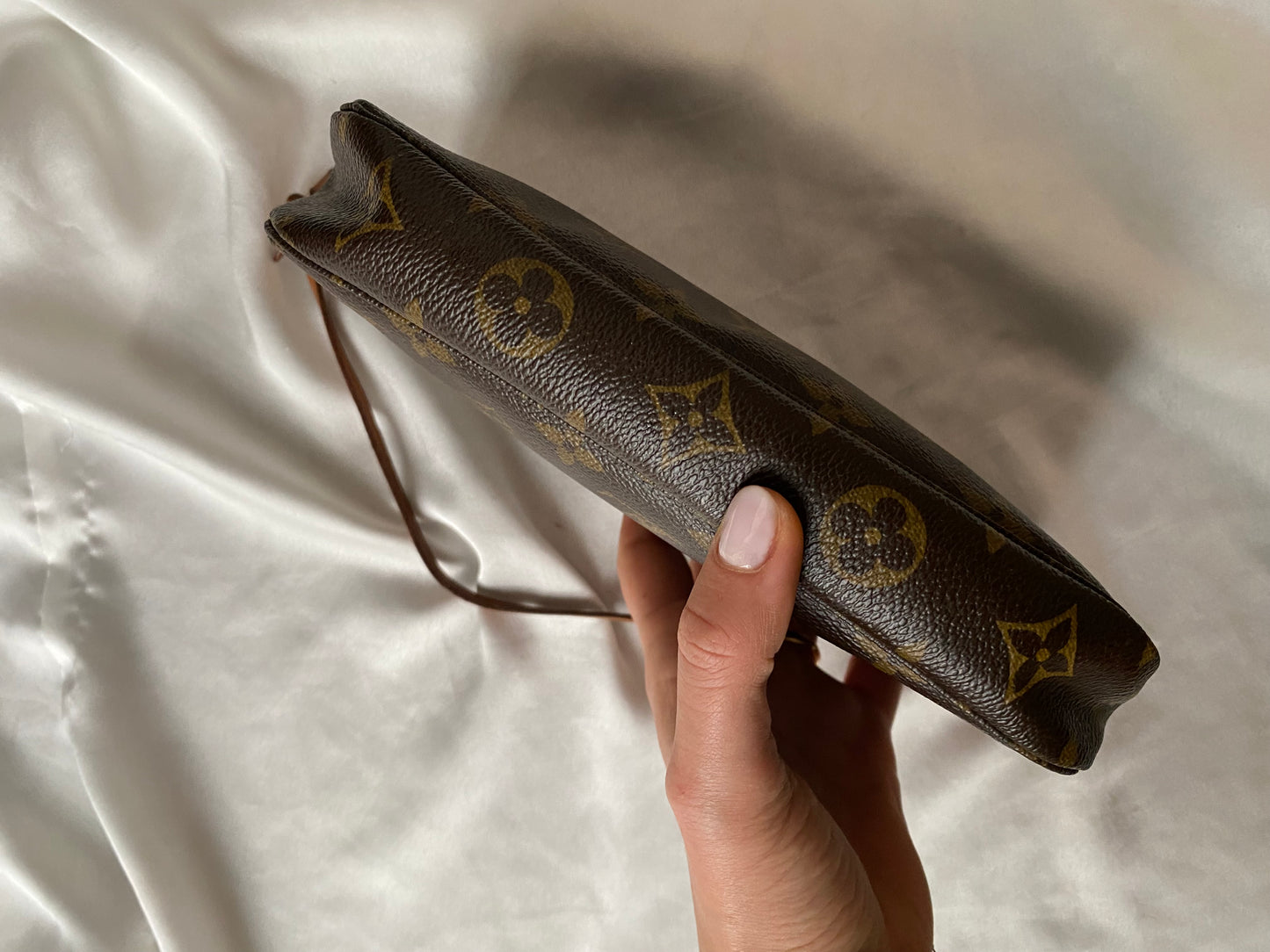 Louis Vuitton pochette accessoire monogram Classico