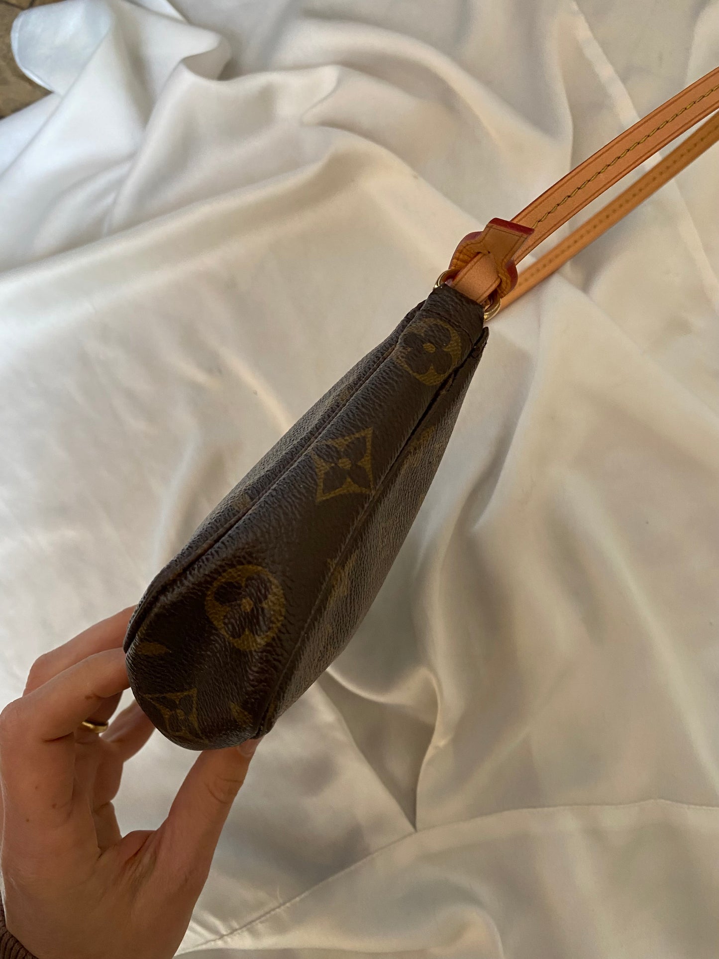 Louis Vuitton pochette accessoire classic monogram