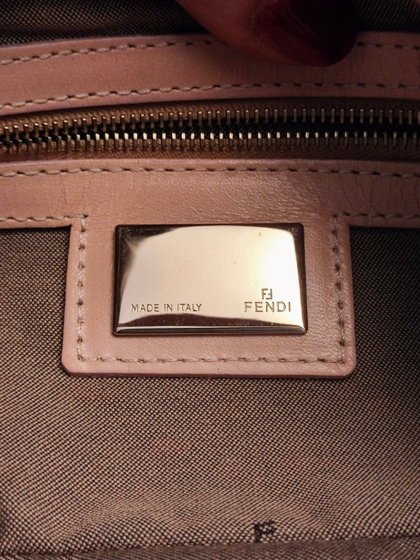 Fendi baguette monogram rosa