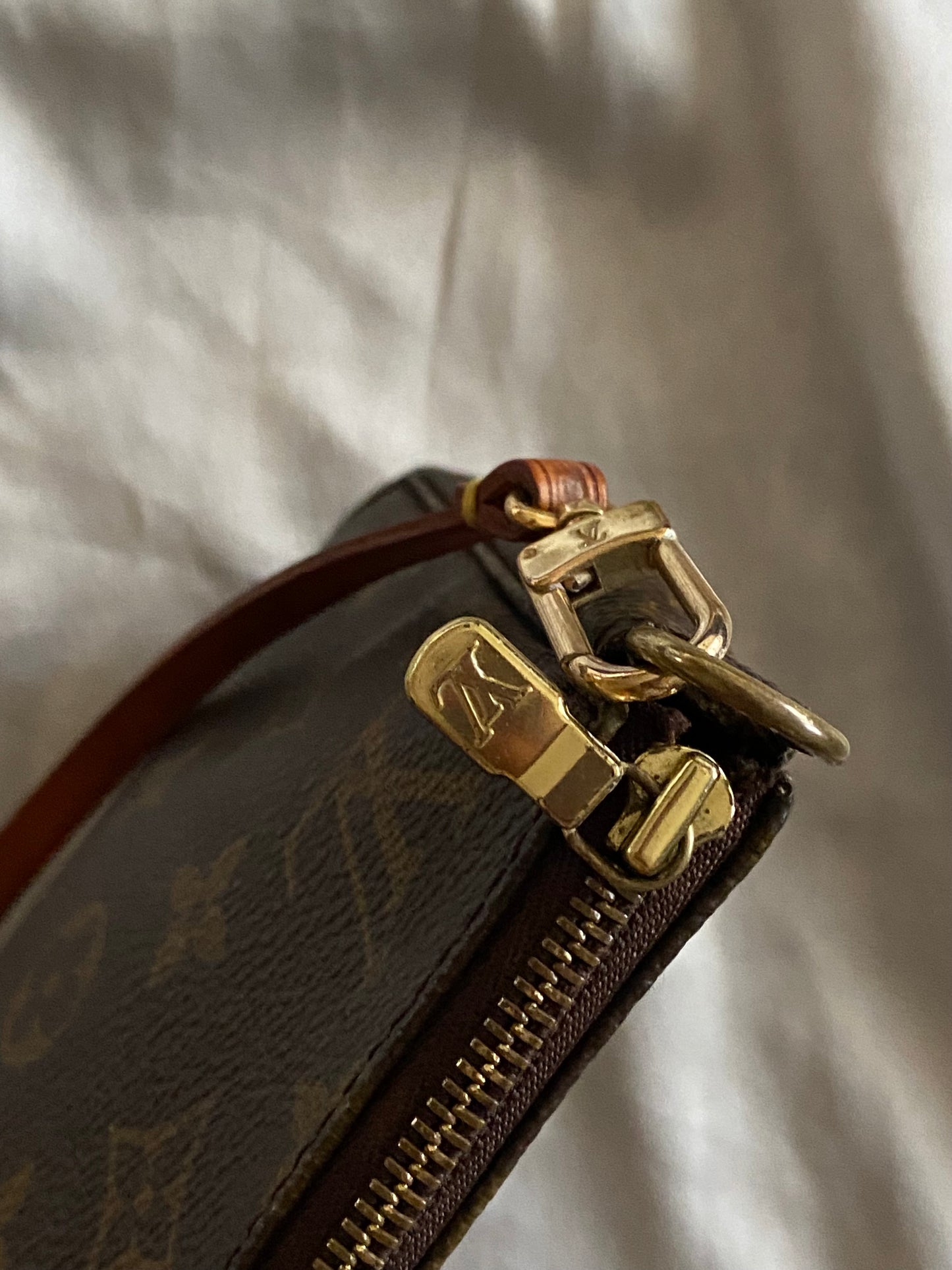 Louis Vuitton pochette accessoire monogram