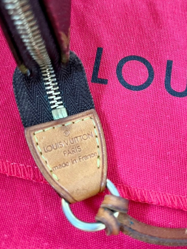 Louis Vuitton pochette accessoire cerises