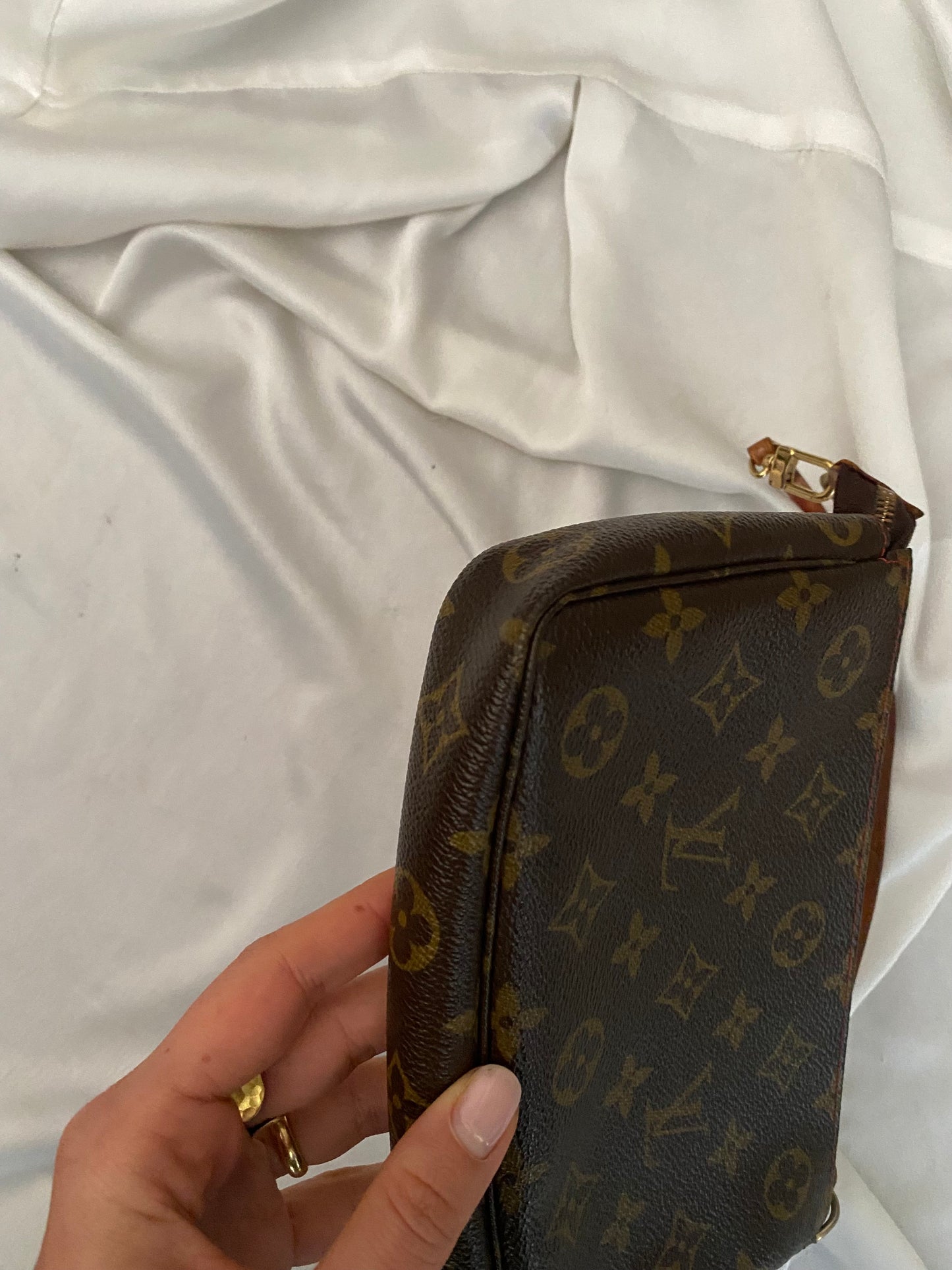 Louis Vuitton pochette accessoire cerises