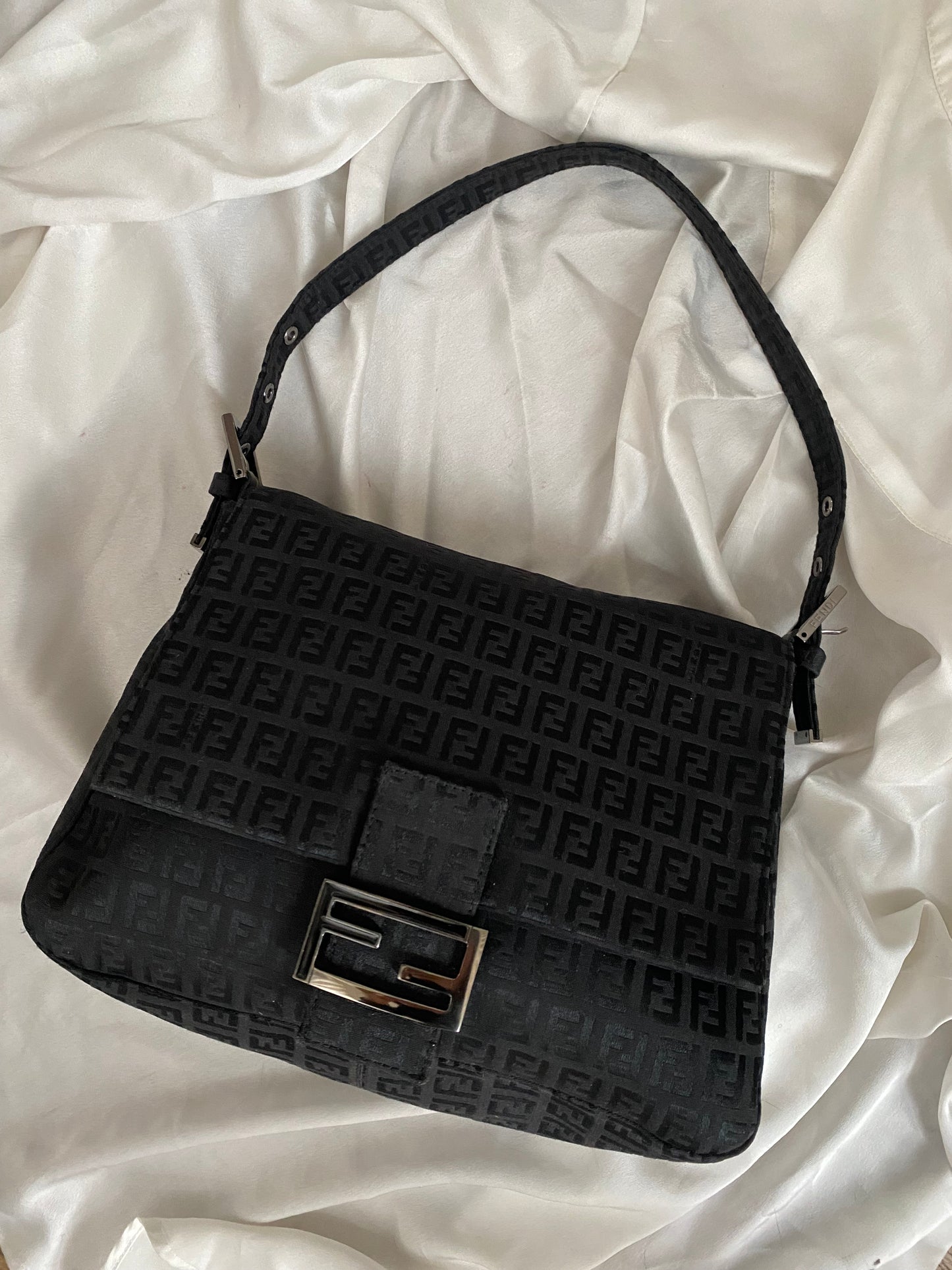 Fendi mamma baguette zucchino black