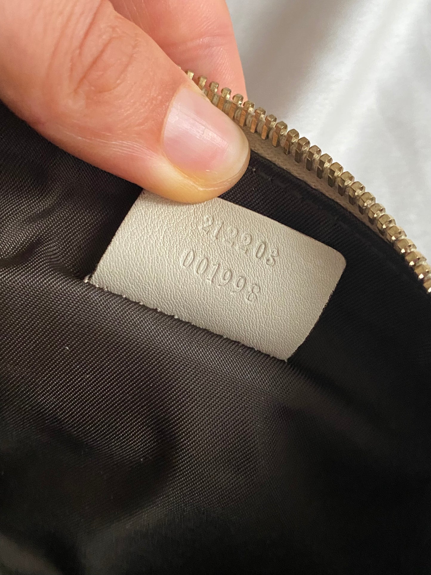 Gucci Pochette monogram panna pelle con maxi logo